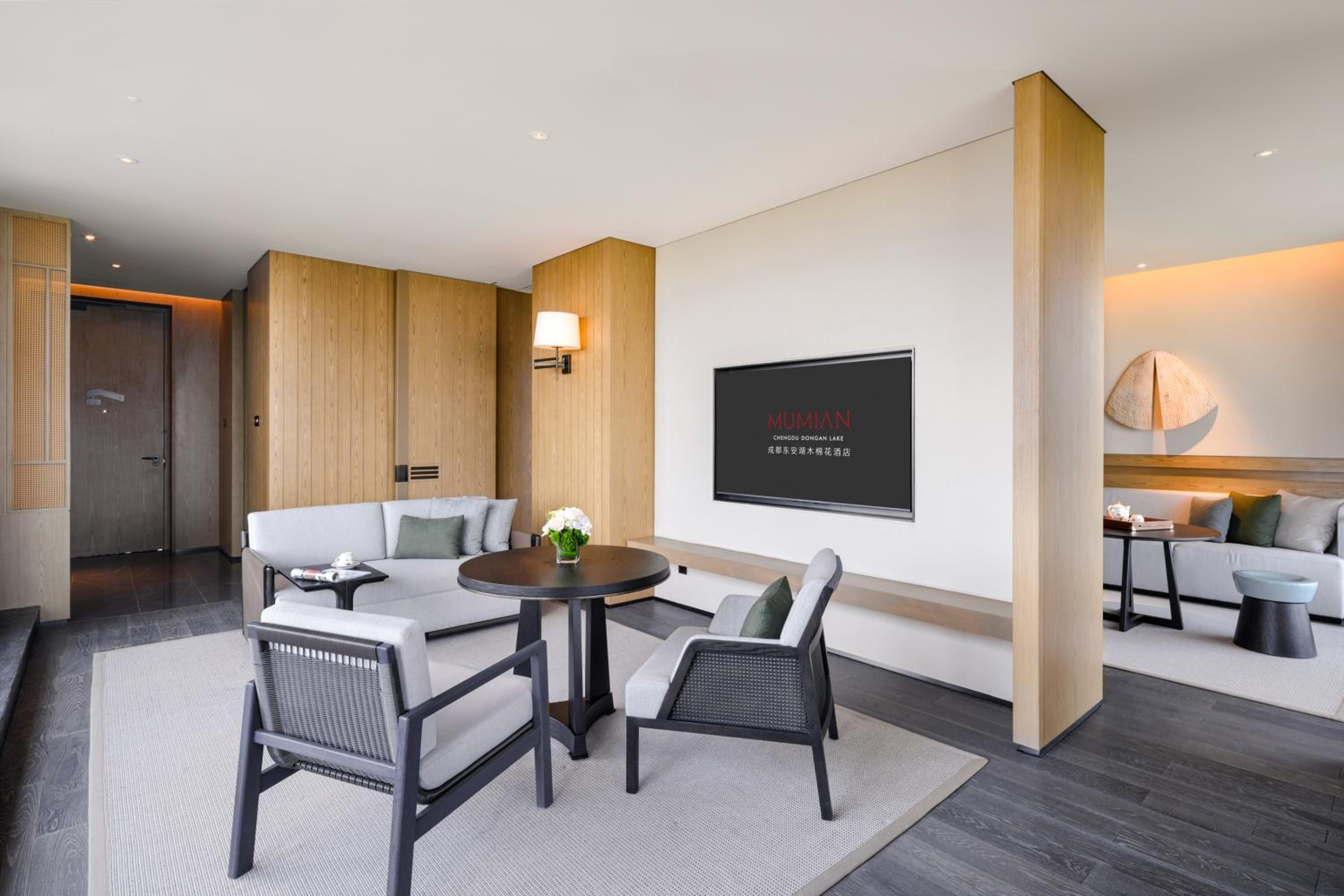 Suite with Lake View photo 2
