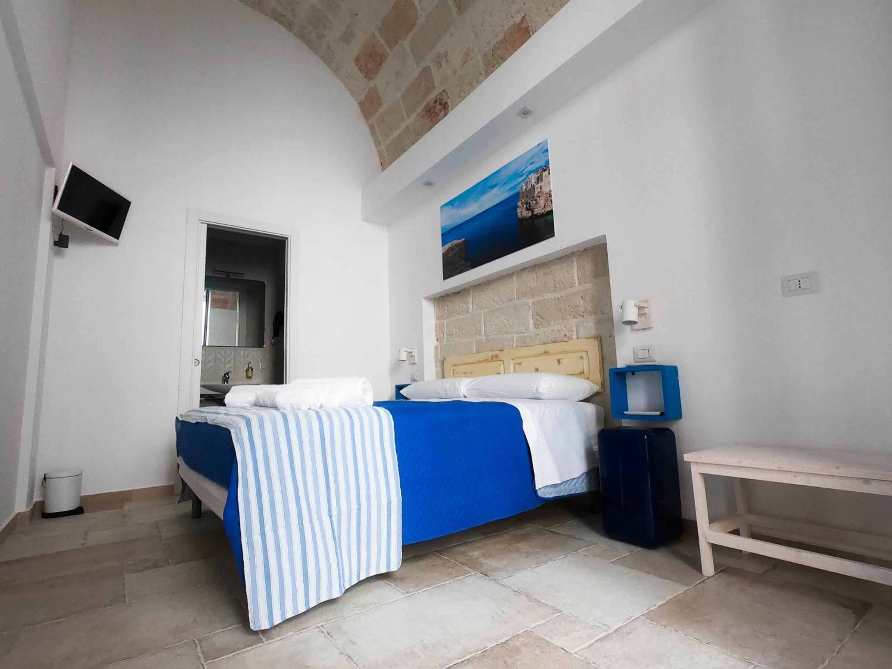 Double Room with Balcony - Photo 1