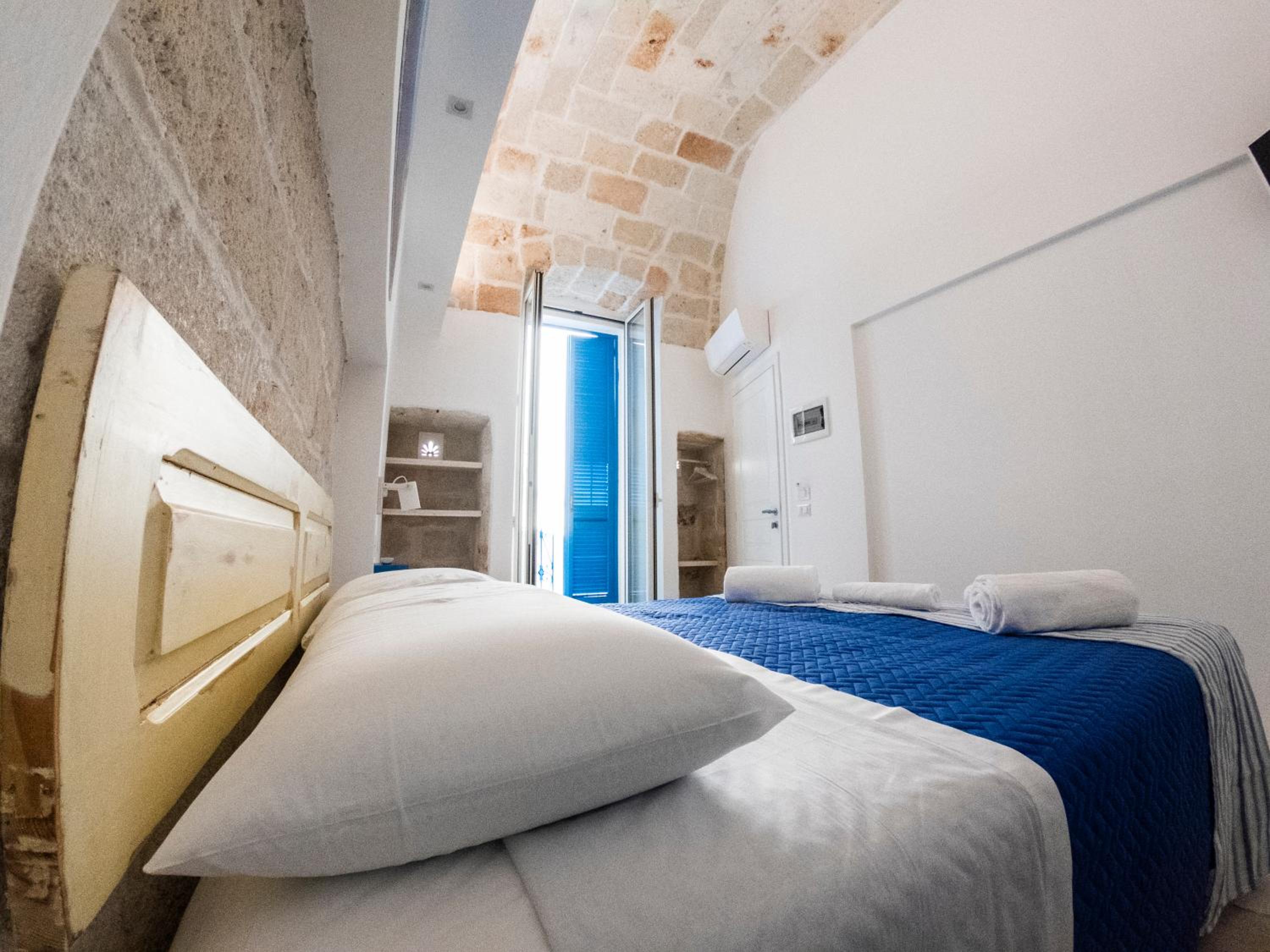 Double Room with Balcony - Photo 14