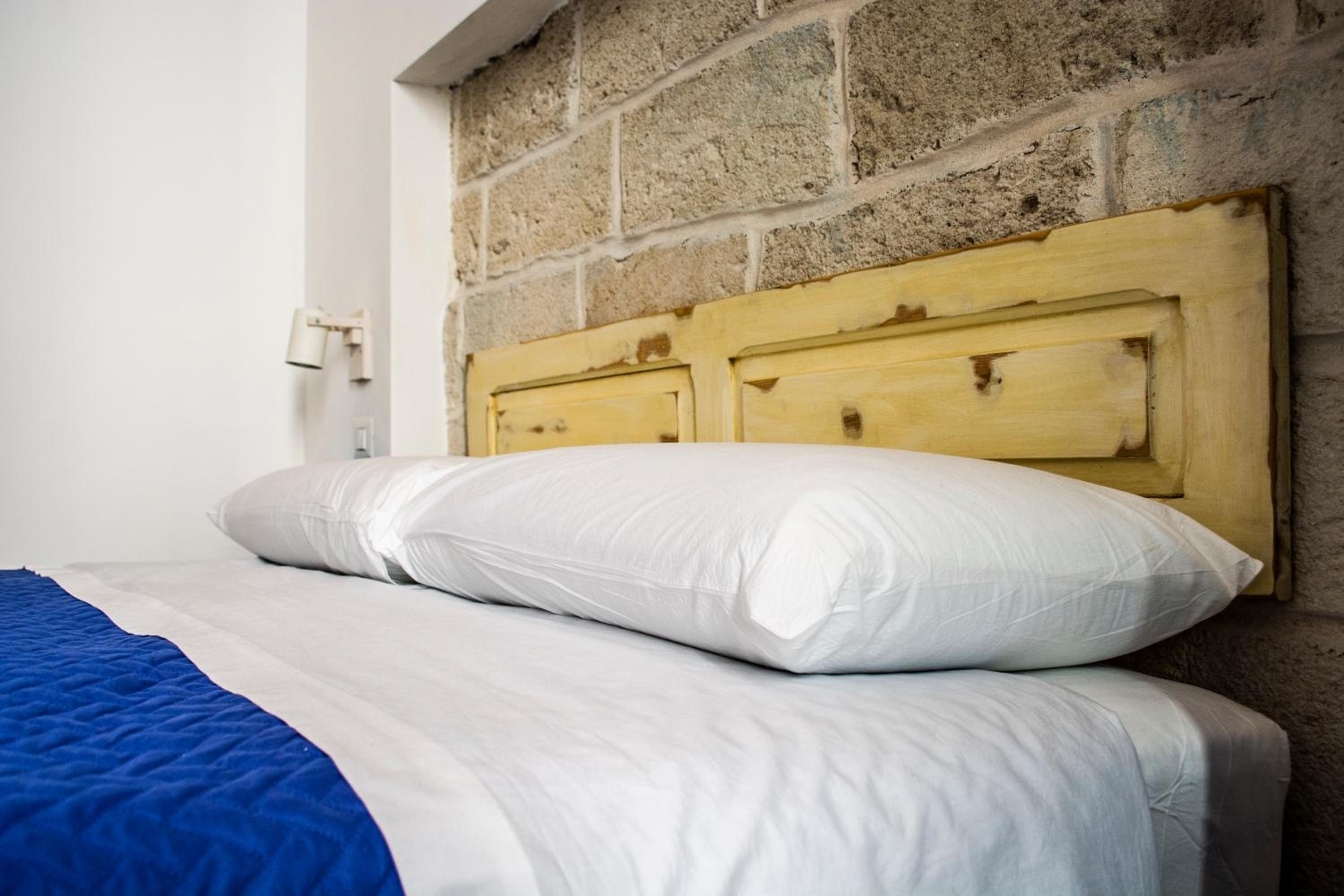 Double Room with Balcony - Photo 12