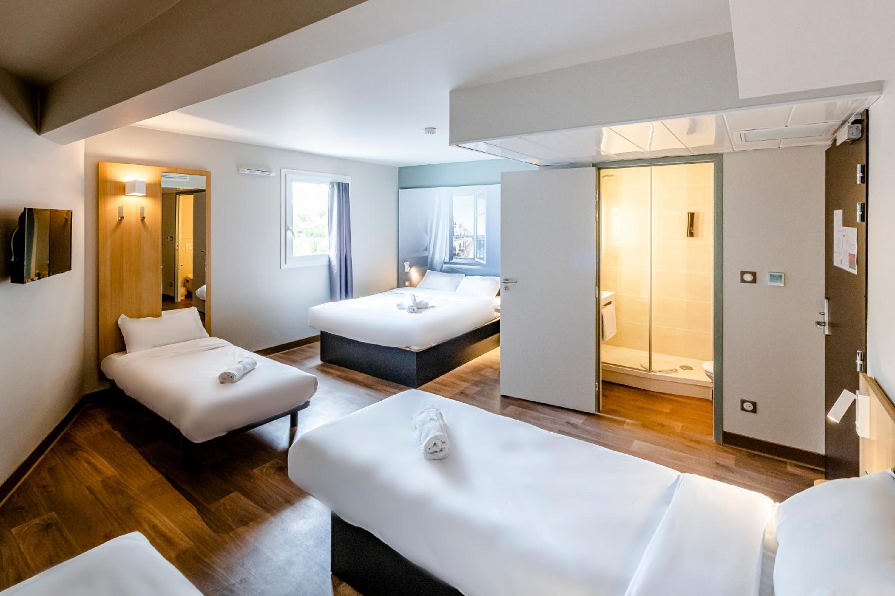 Quadruple Room - Photo 1