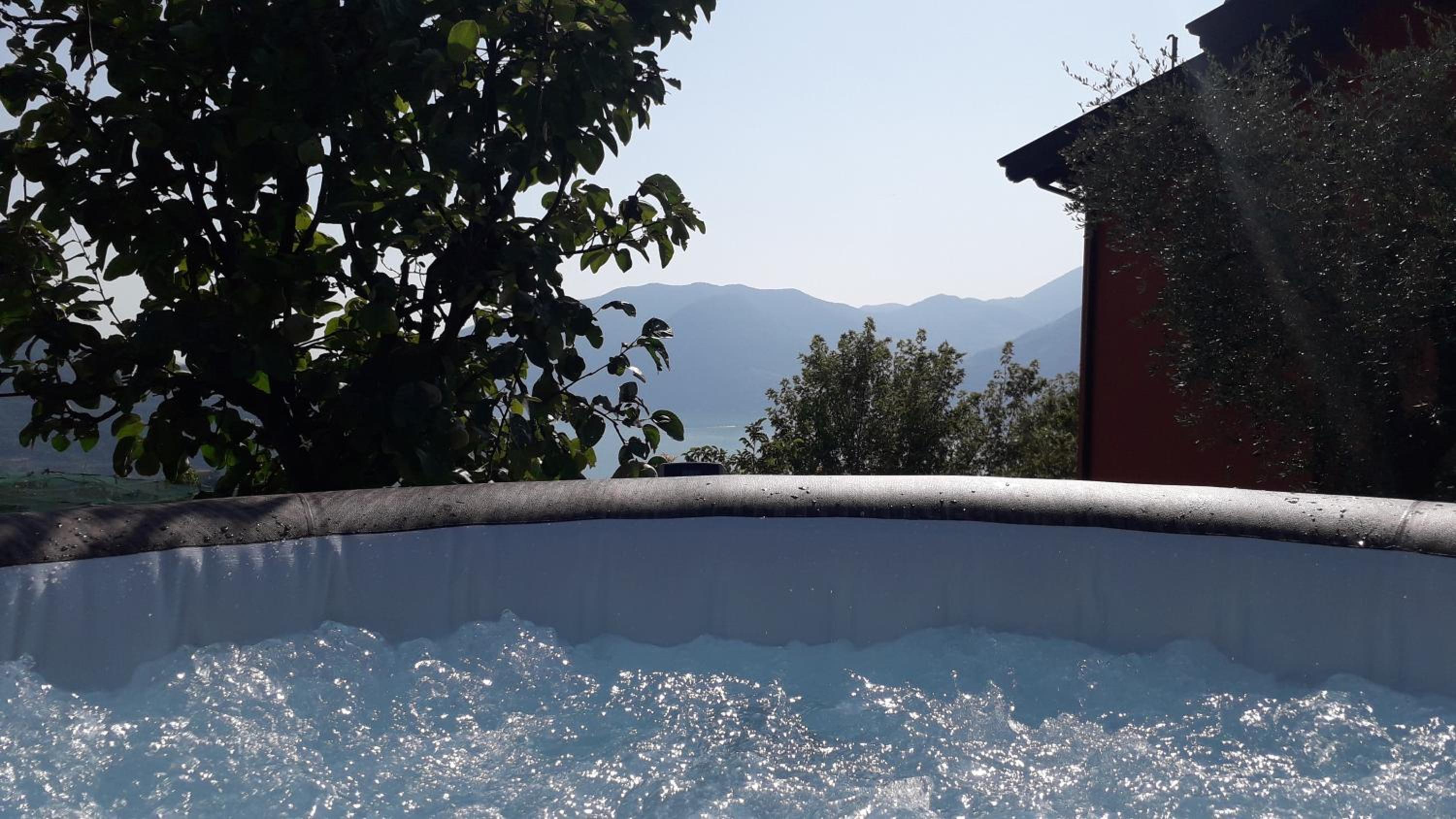 Double Room with Lake View - Photo 10