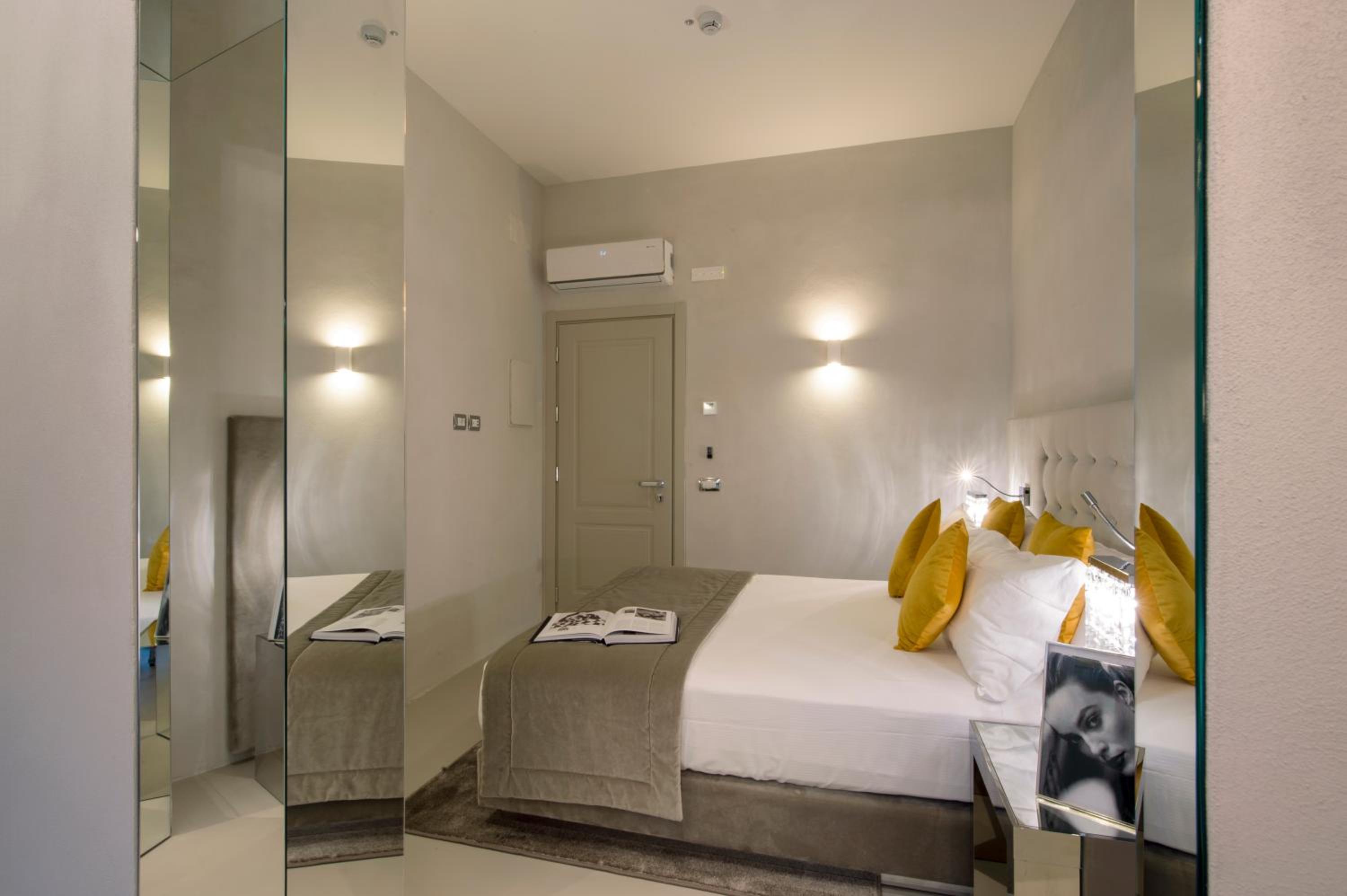 Double Room thumbnail 5