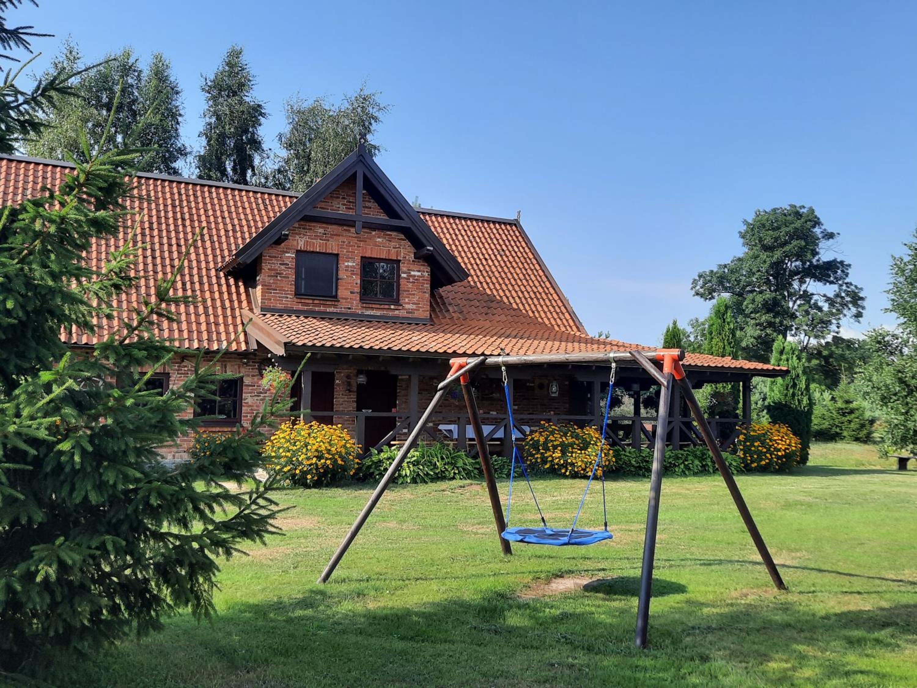 Three-Bedroom House - Photo 9