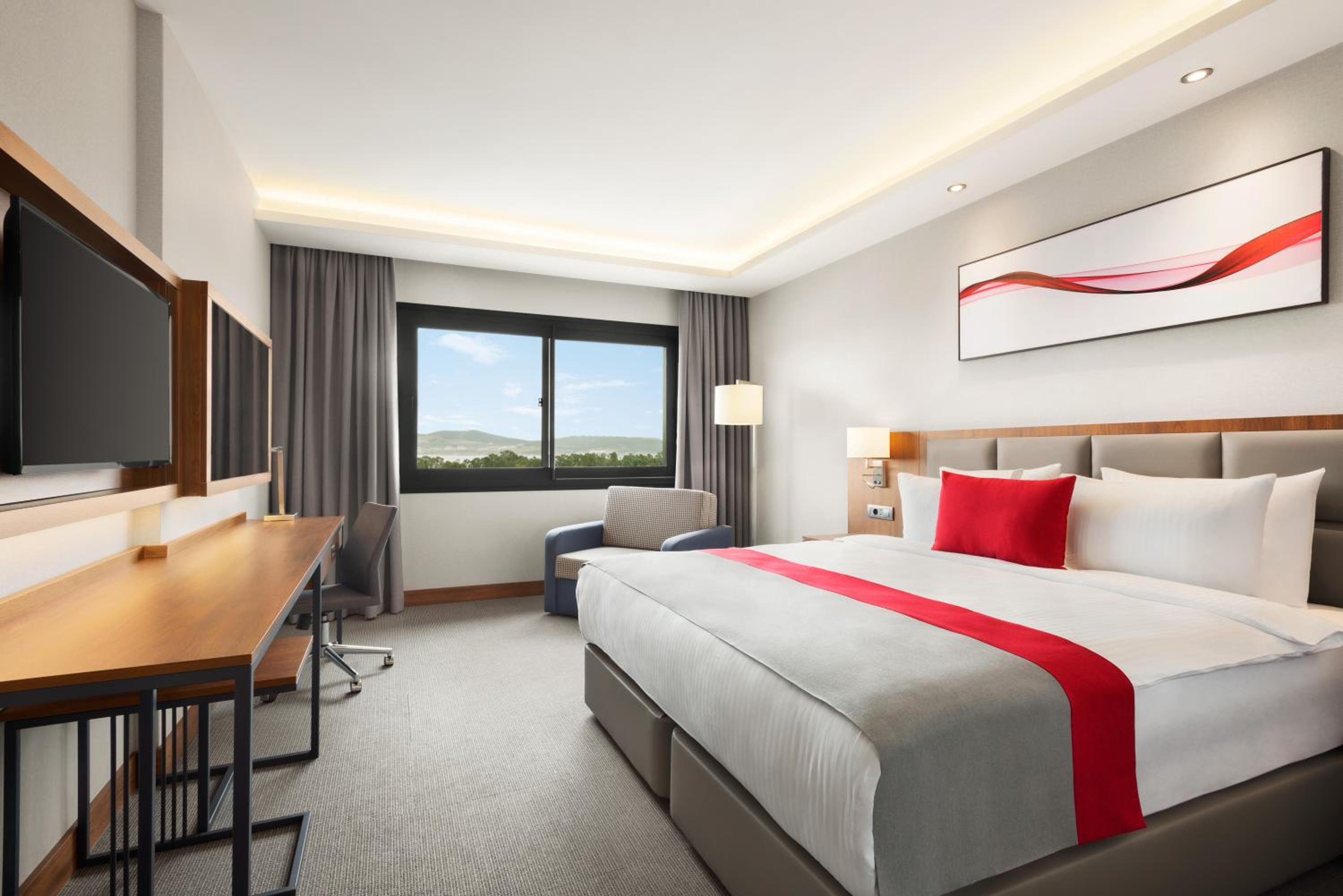 Standard King Room with Sofa Bed - Photo 4