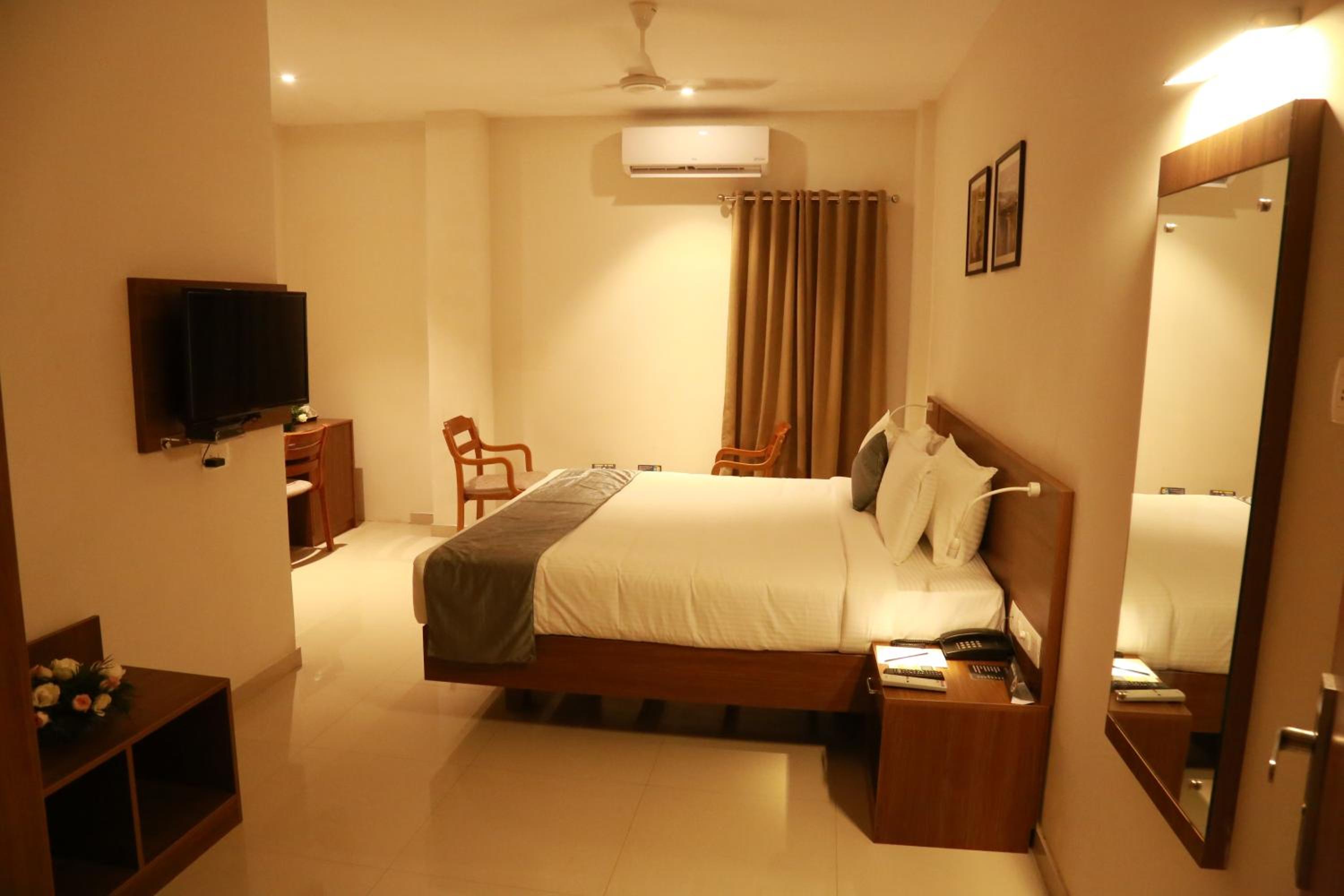 Suite - Photo 3