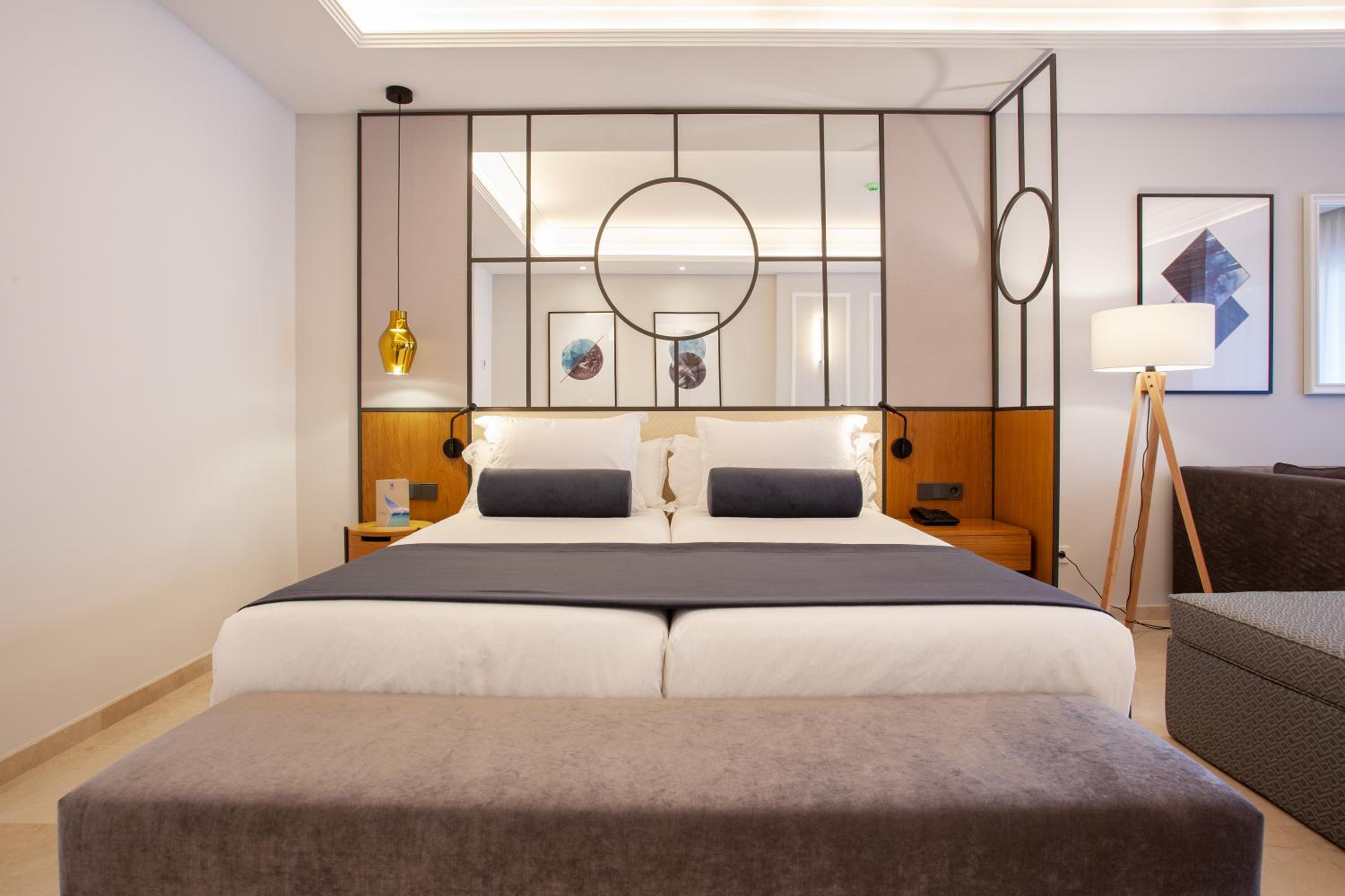 Junior Suite Prestige with Pool View (2 Adults) - Photo 4