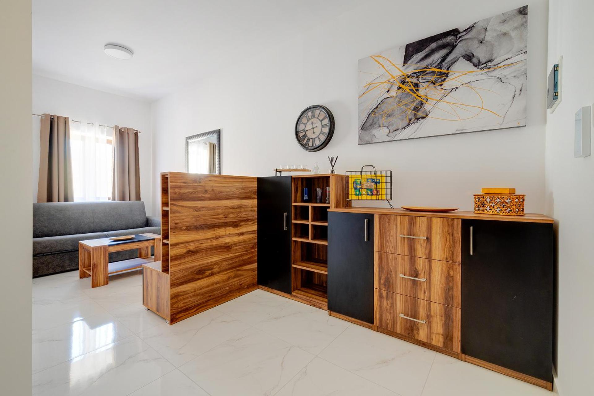 One-Bedroom Apartment photo 1