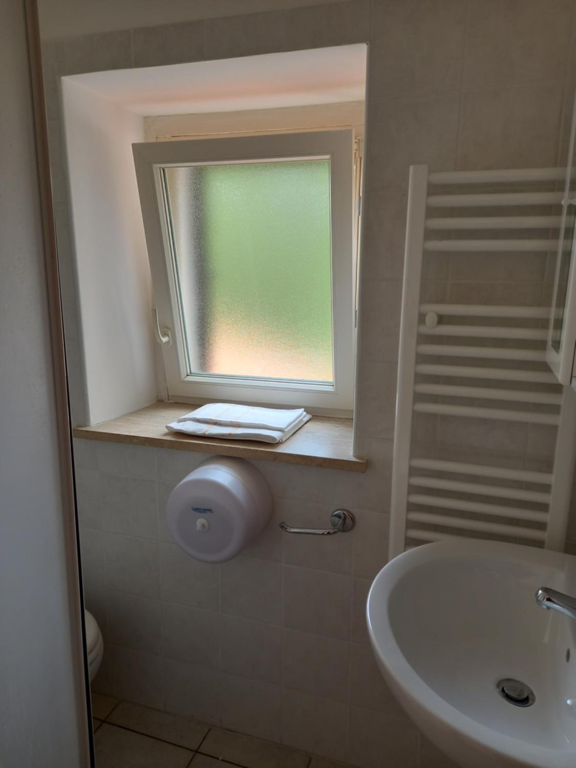 Double Room with Extra Bed - Photo 5