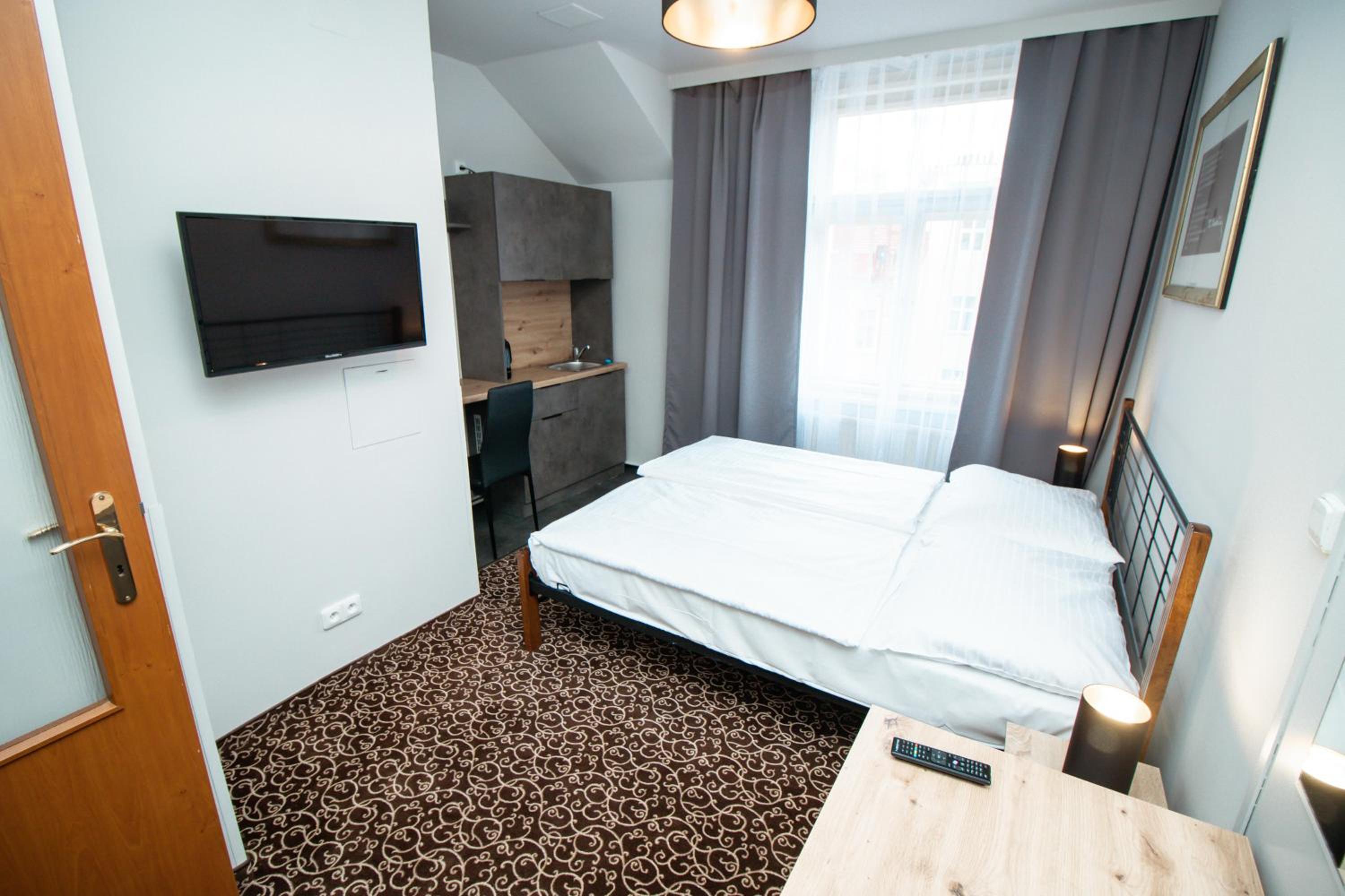 Double Room thumbnail 5