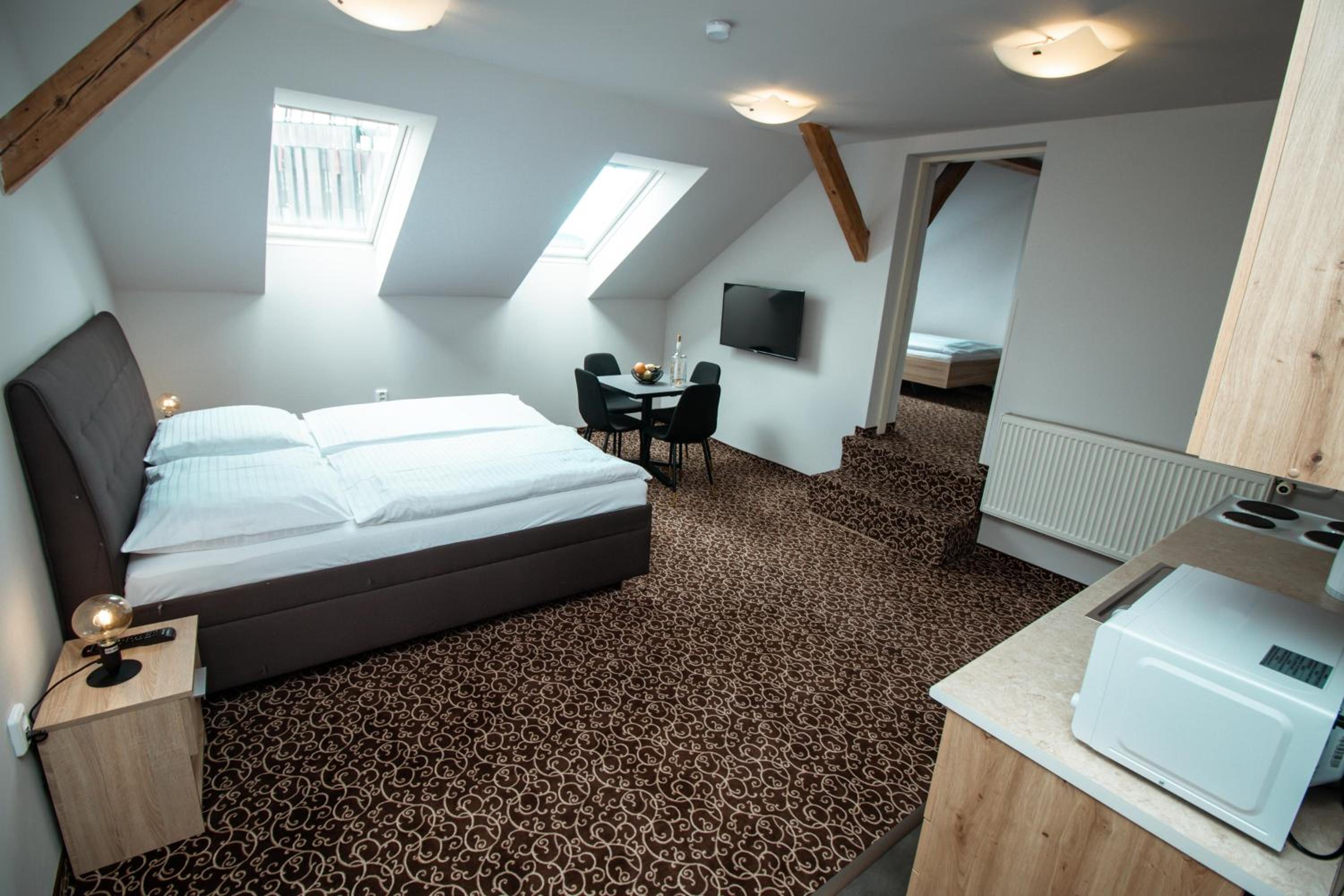 Two-Bedroom Suite thumbnail 6