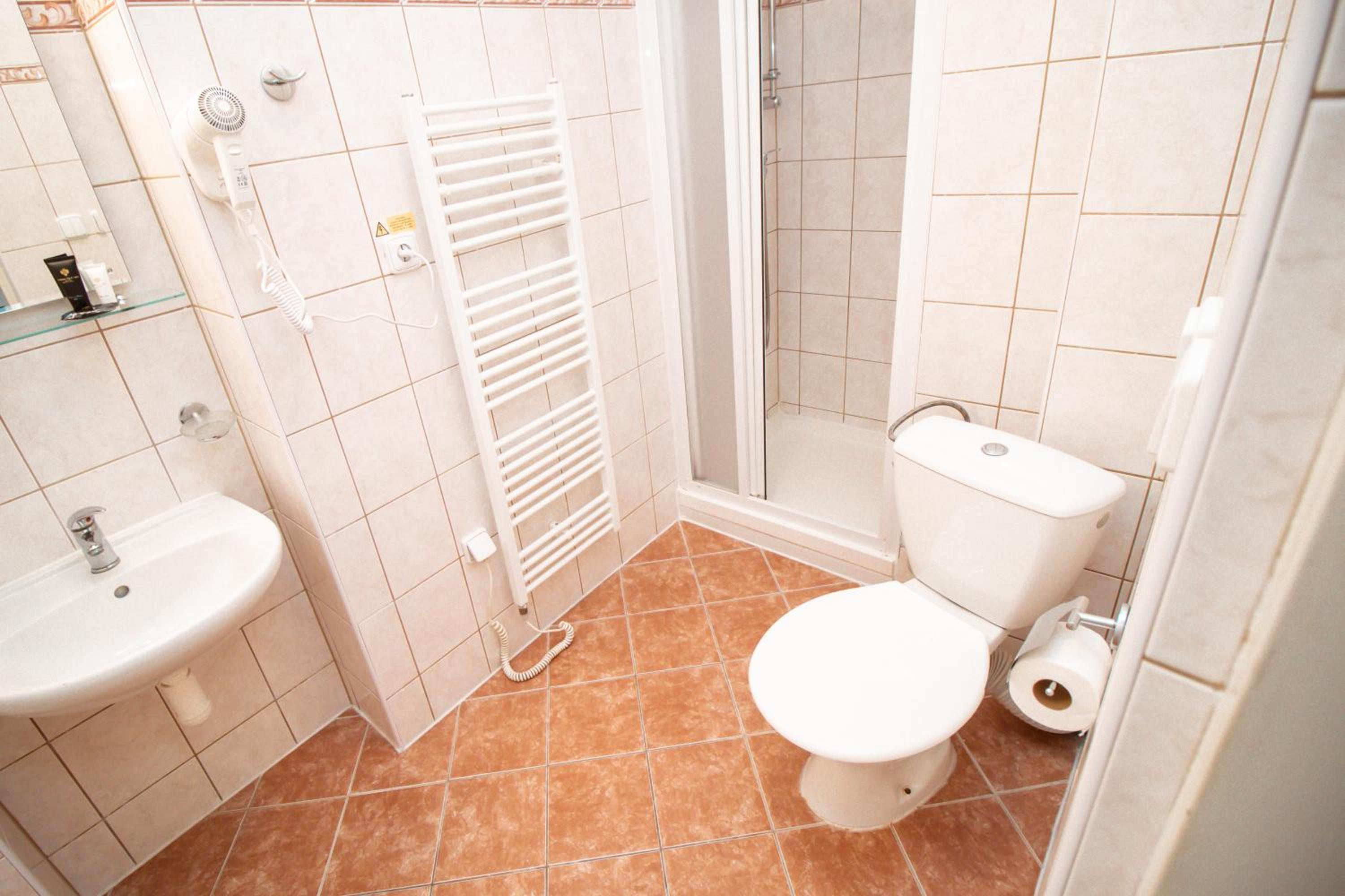 Standard Triple Room thumbnail 5