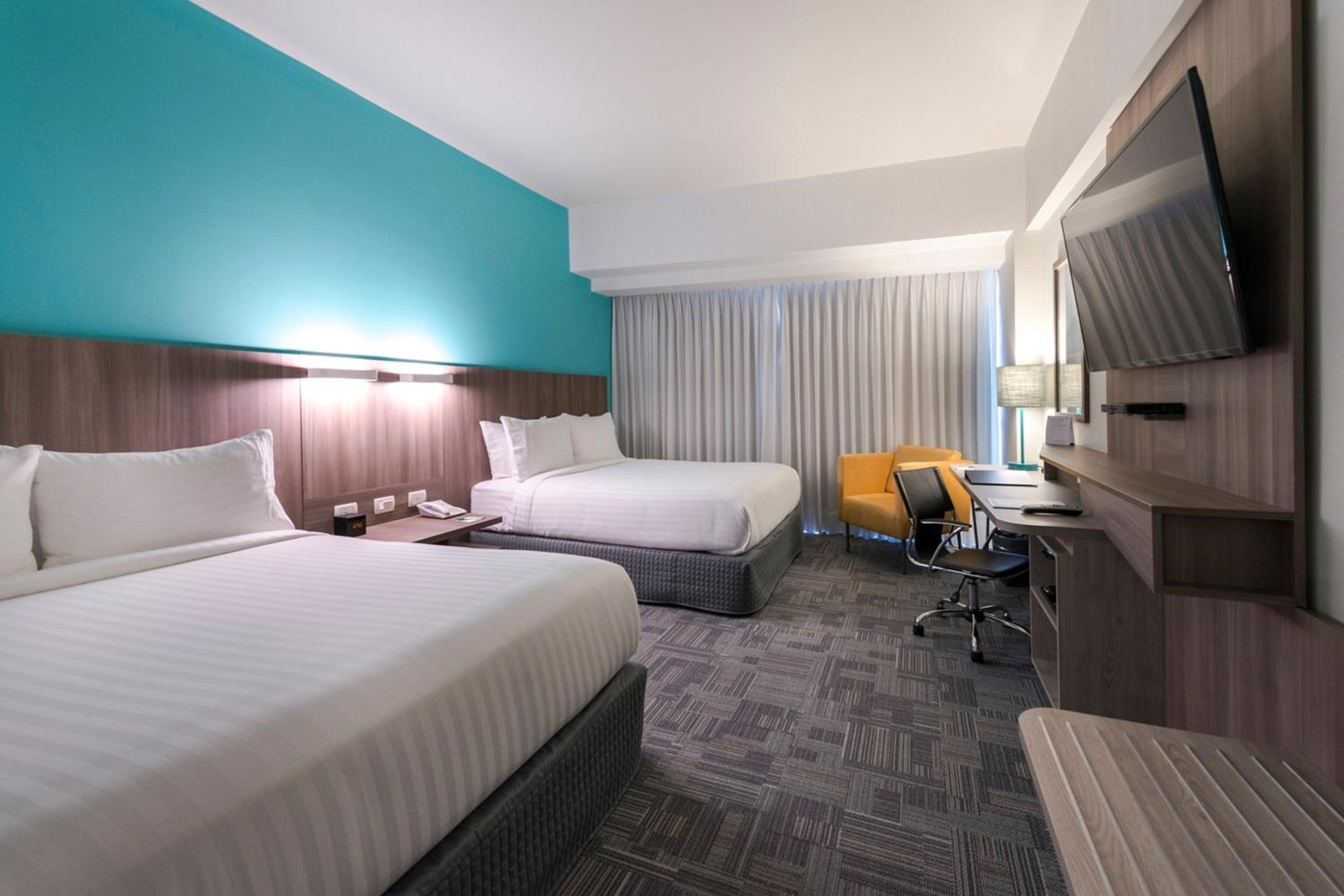 Standard Room with Two Queen Beds photo 3