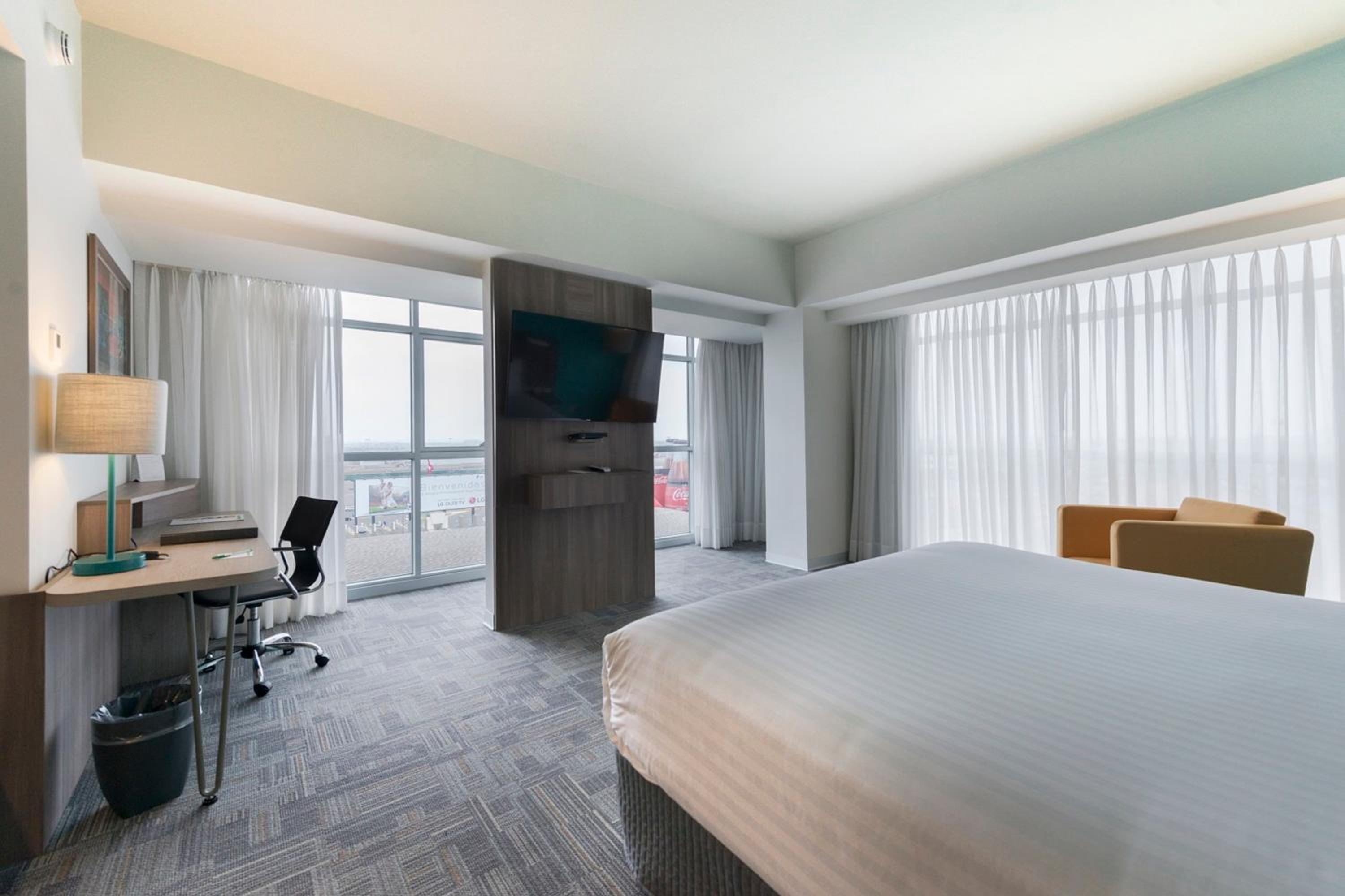 King Room with View - Non-Smoking photo 3