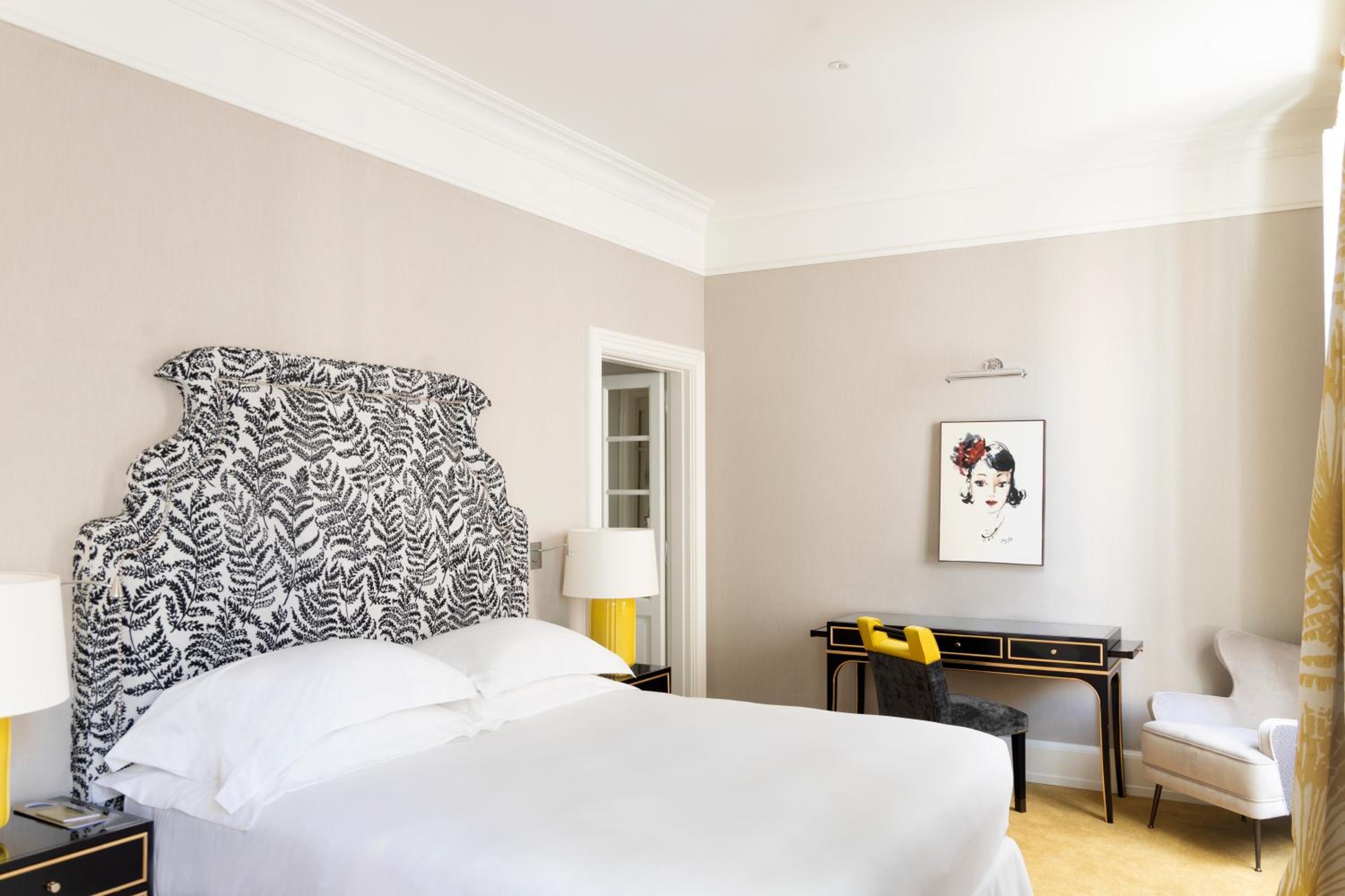Luxury Triple Room thumbnail 5