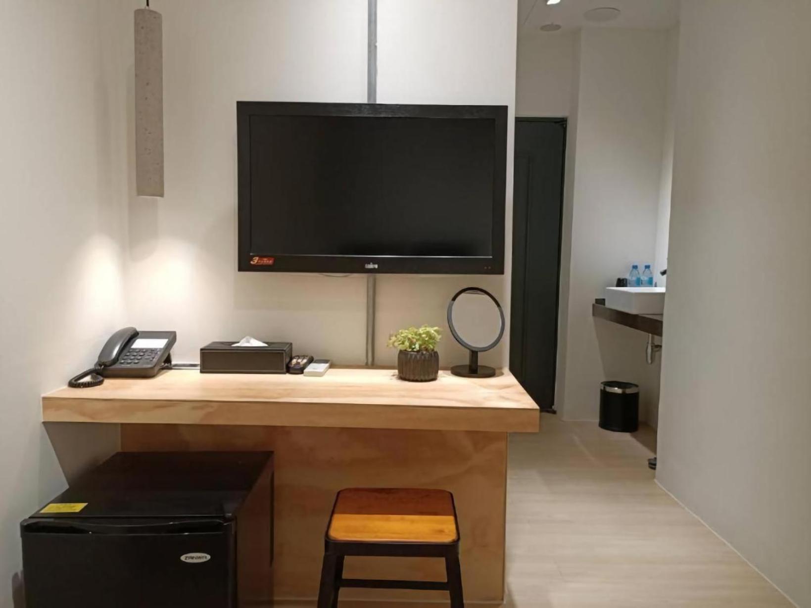 Budget Double Room - Photo 4