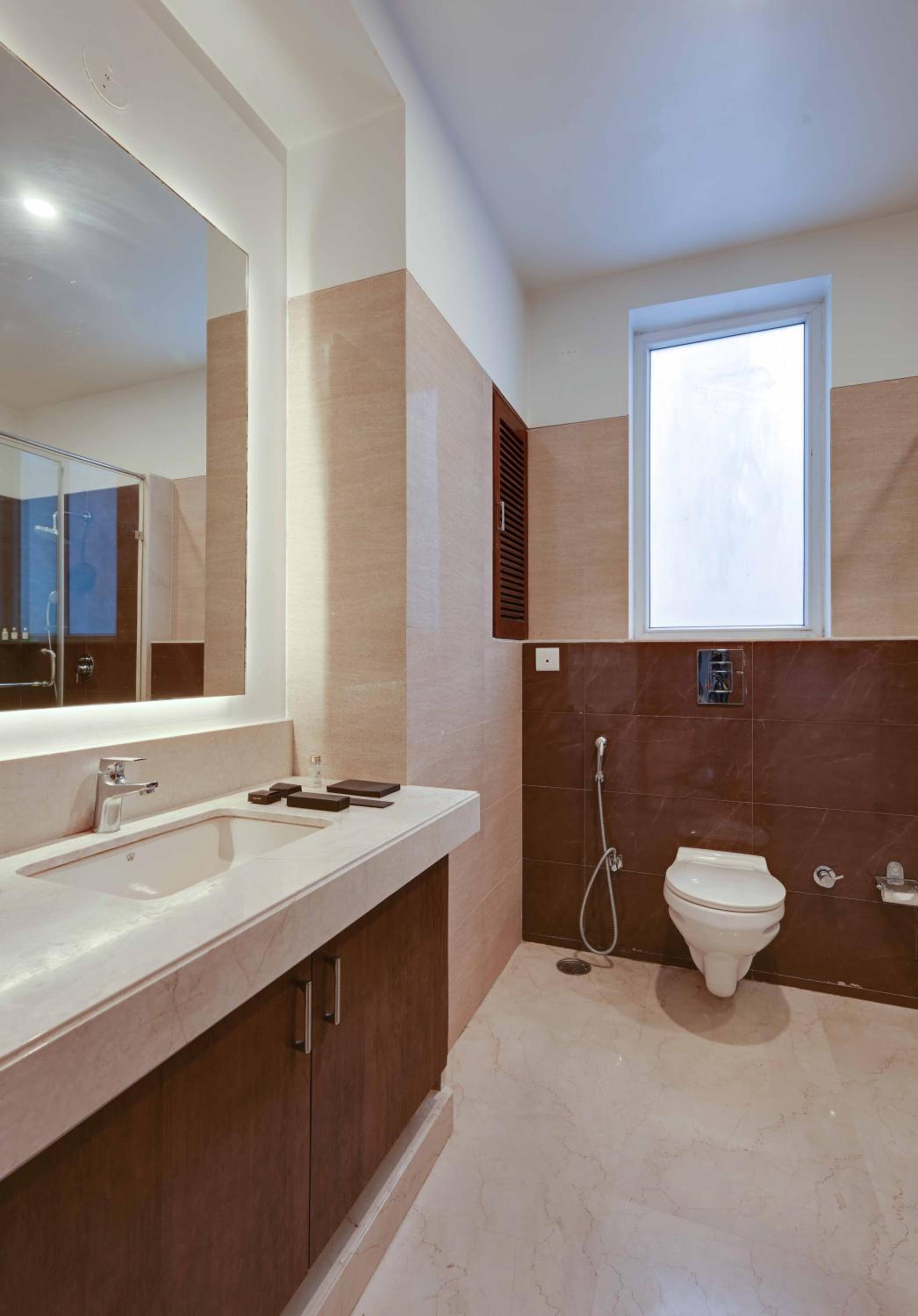 Deluxe Double Room: 15% off on Food and Laundry, 10% off on Airport Transfer  - Photo 10