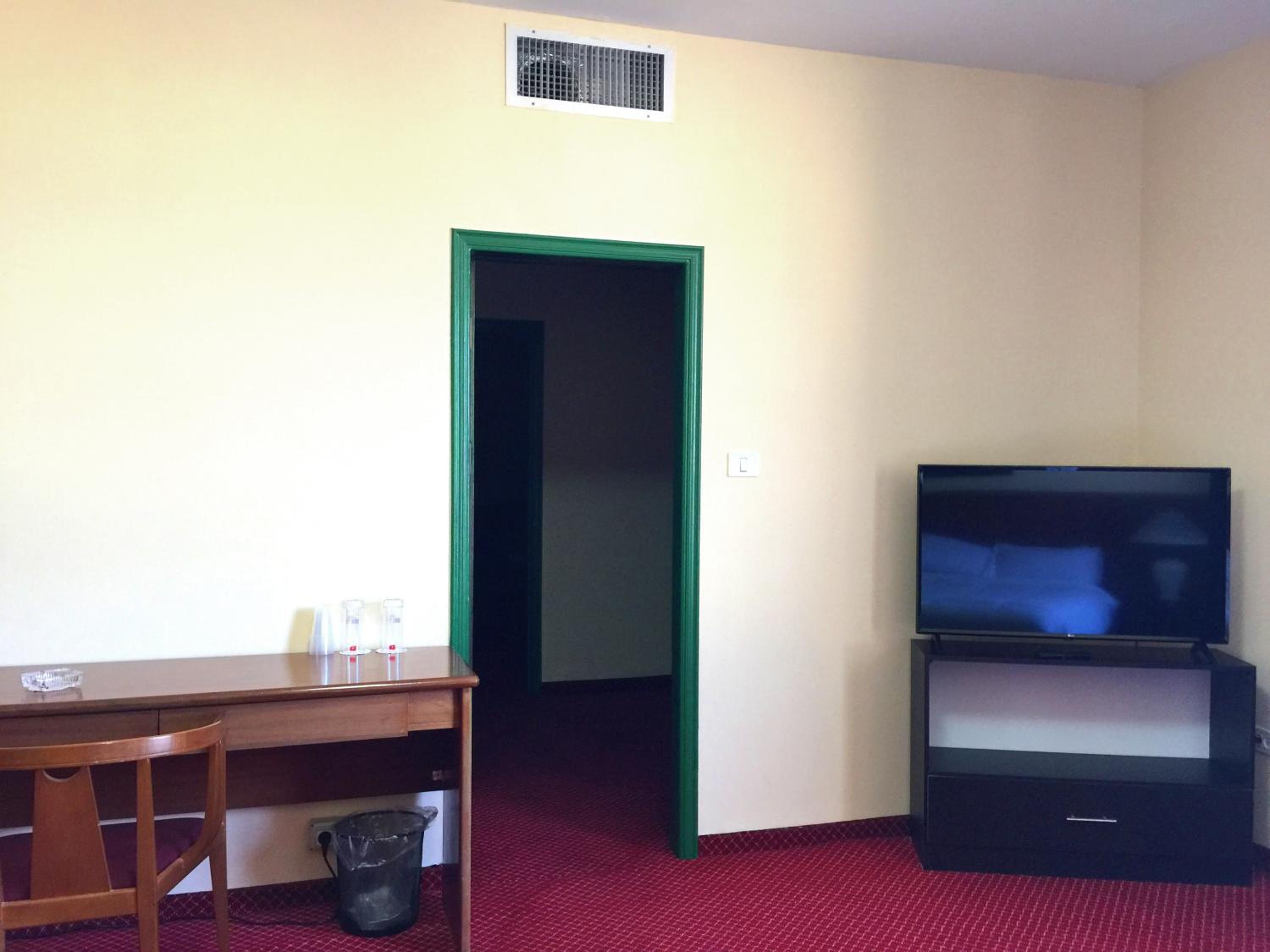 One-Bedroom Suite photo 1