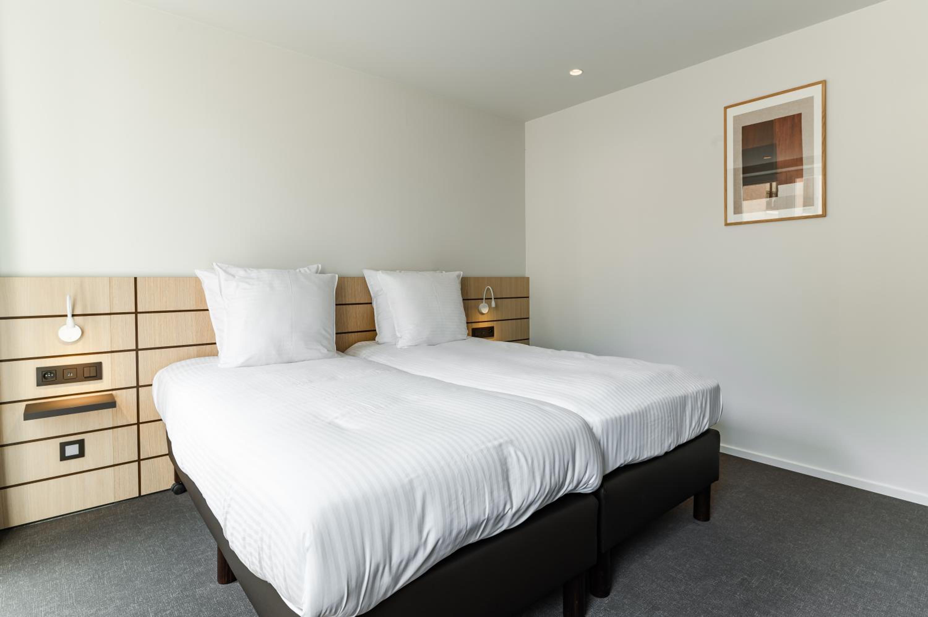 Comfort Twin Room with City View - Photo 1
