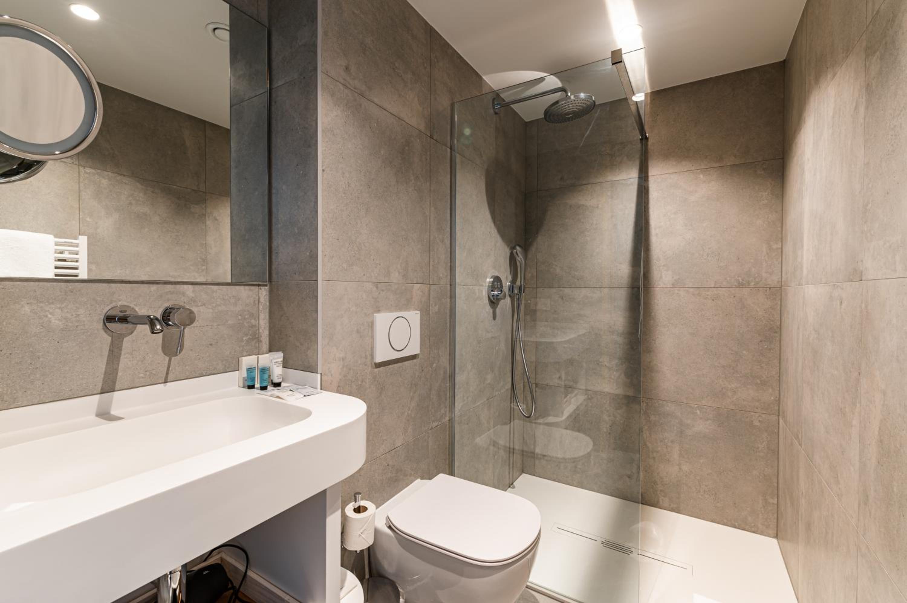 Superior Twin Room - Photo 13