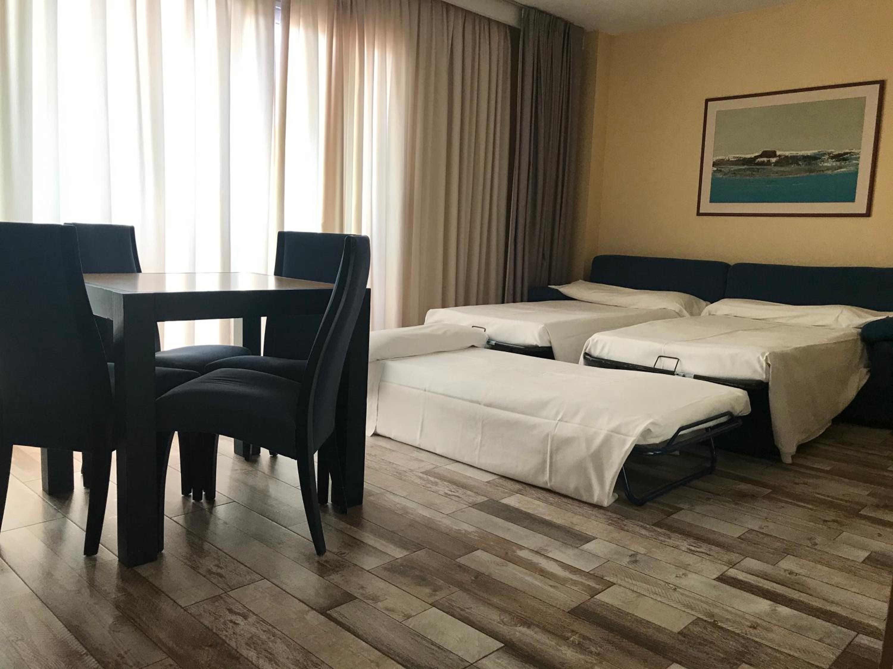 Junior Suite (2 Adults + 3 Children) - Photo 4