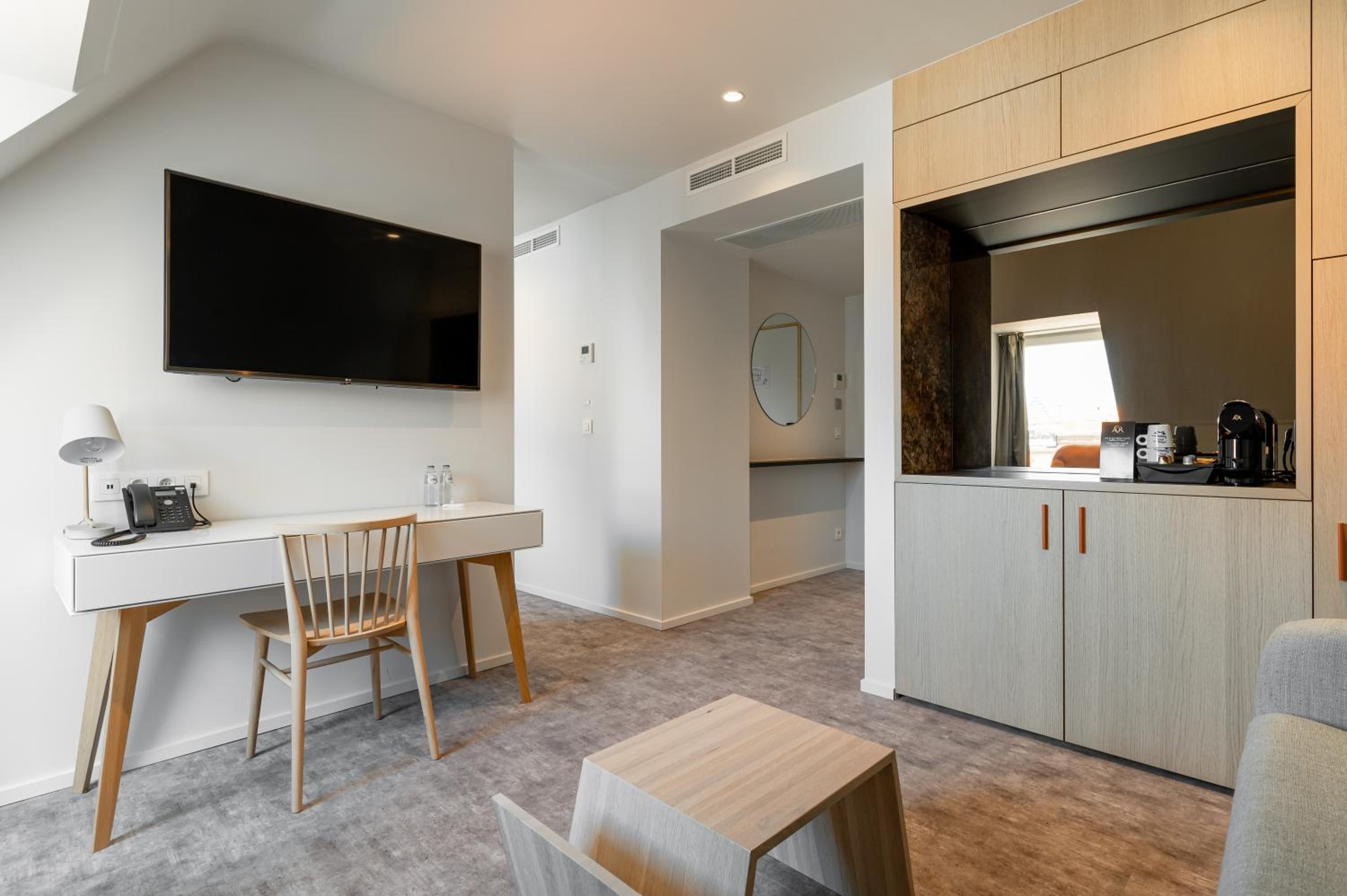 Suite - Photo 5