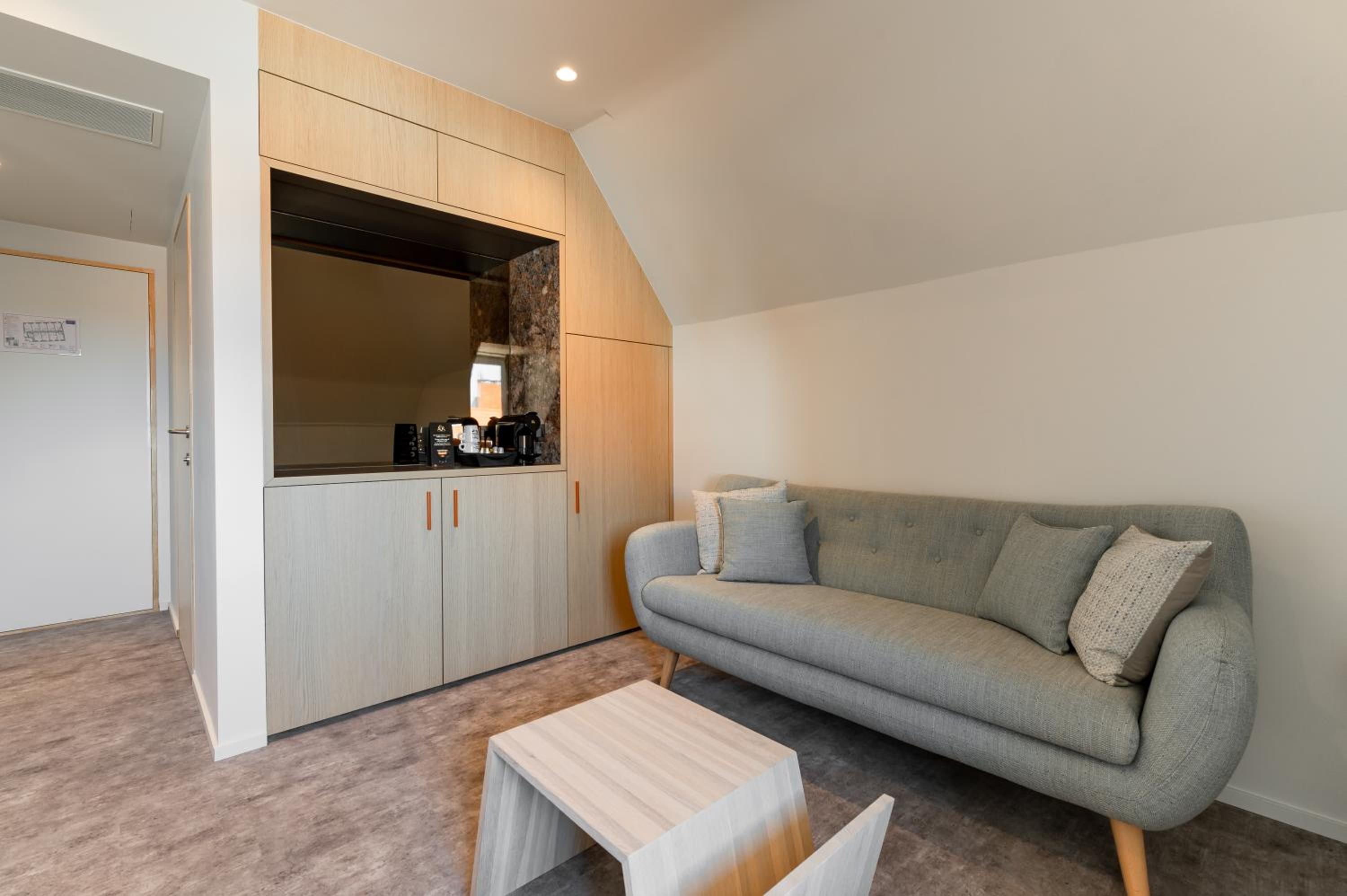 Suite - Photo 3