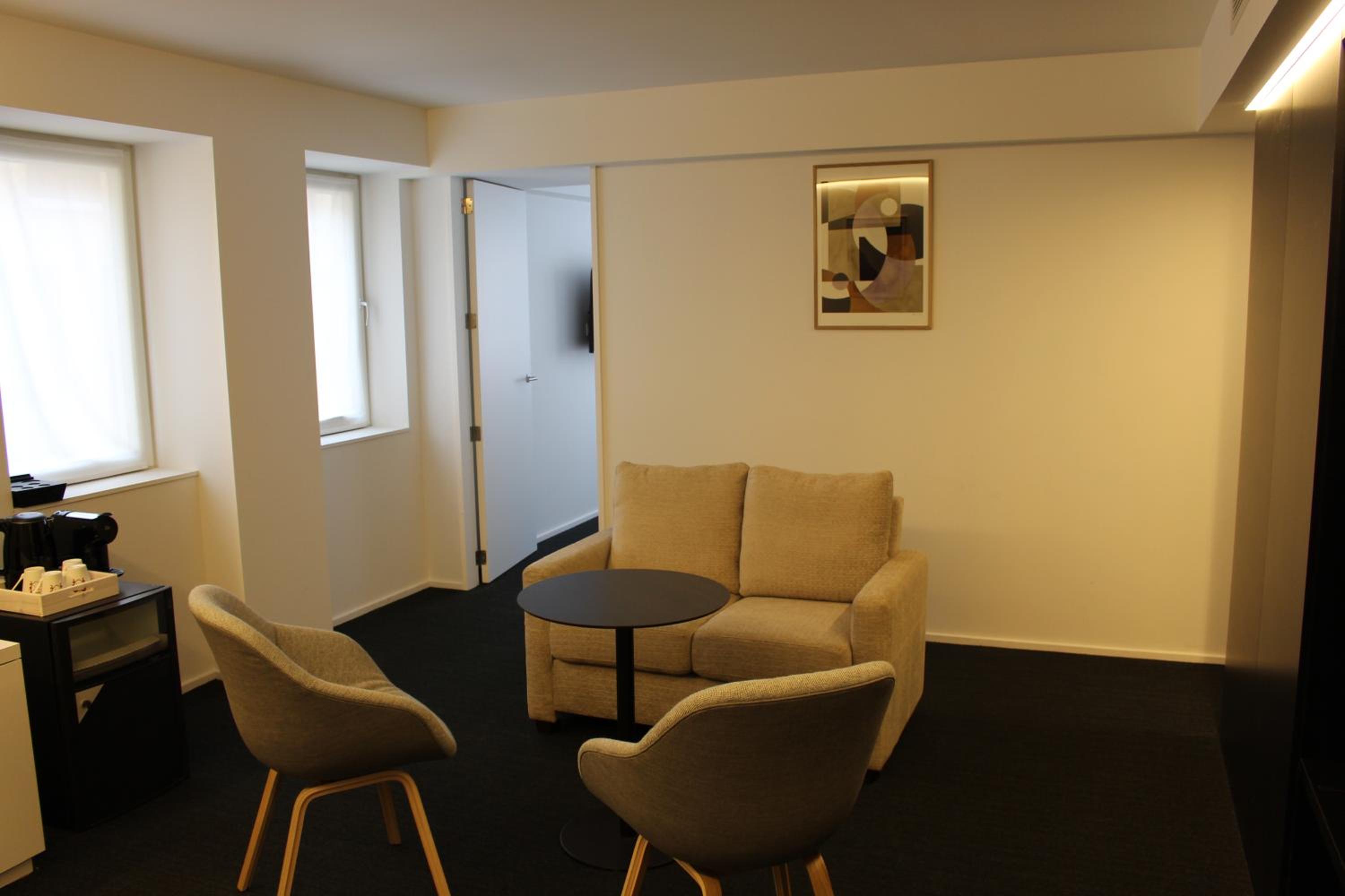 Family Room - Photo 3