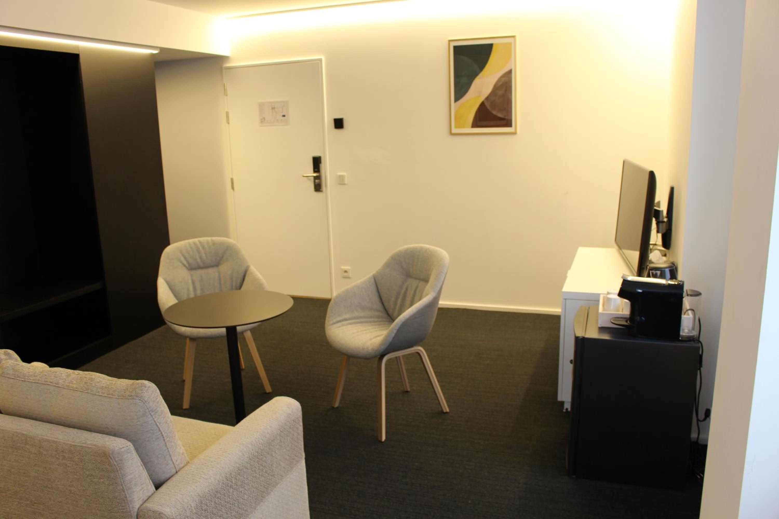 Family Room - Photo 2
