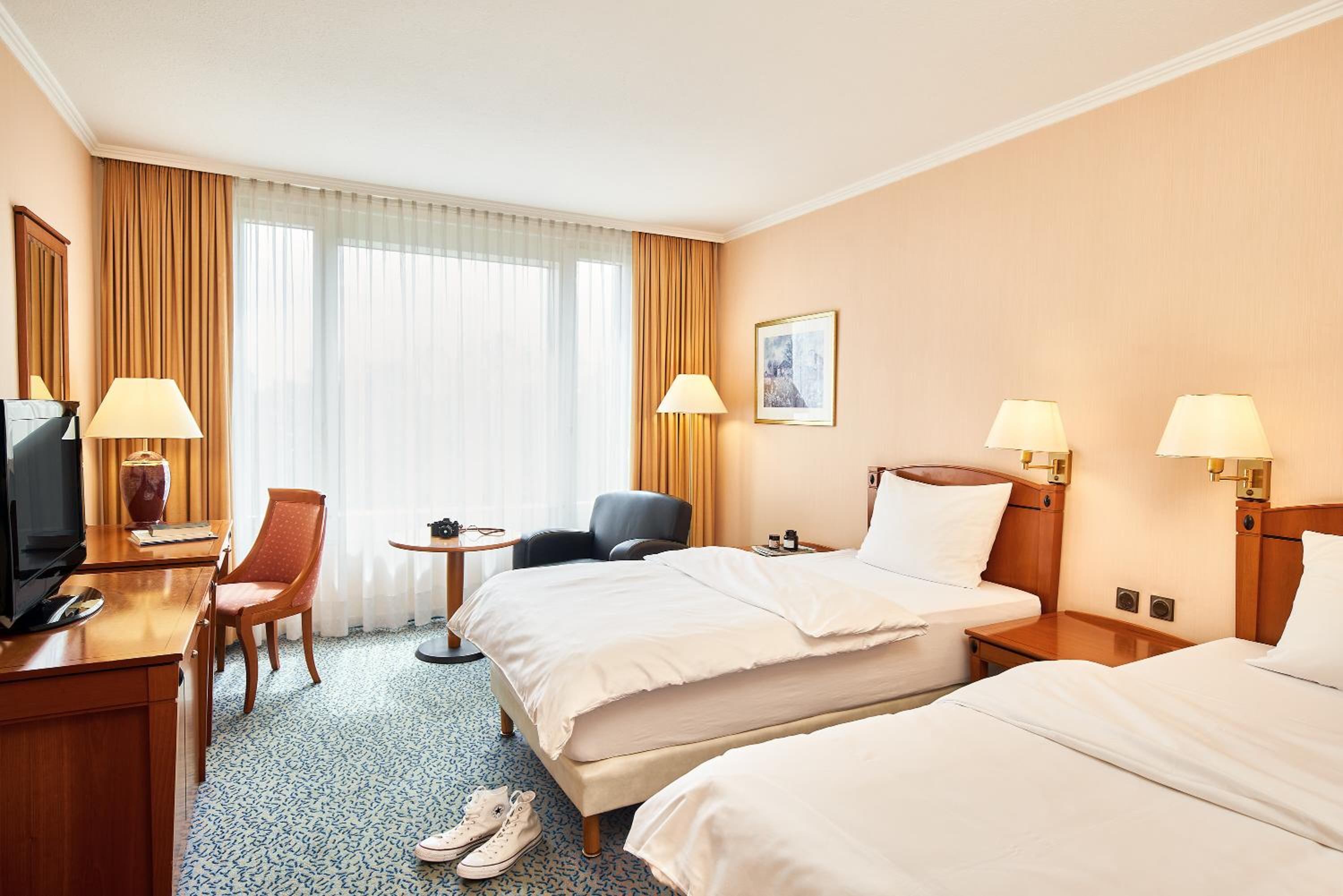 Double Room with Street View - Photo 2