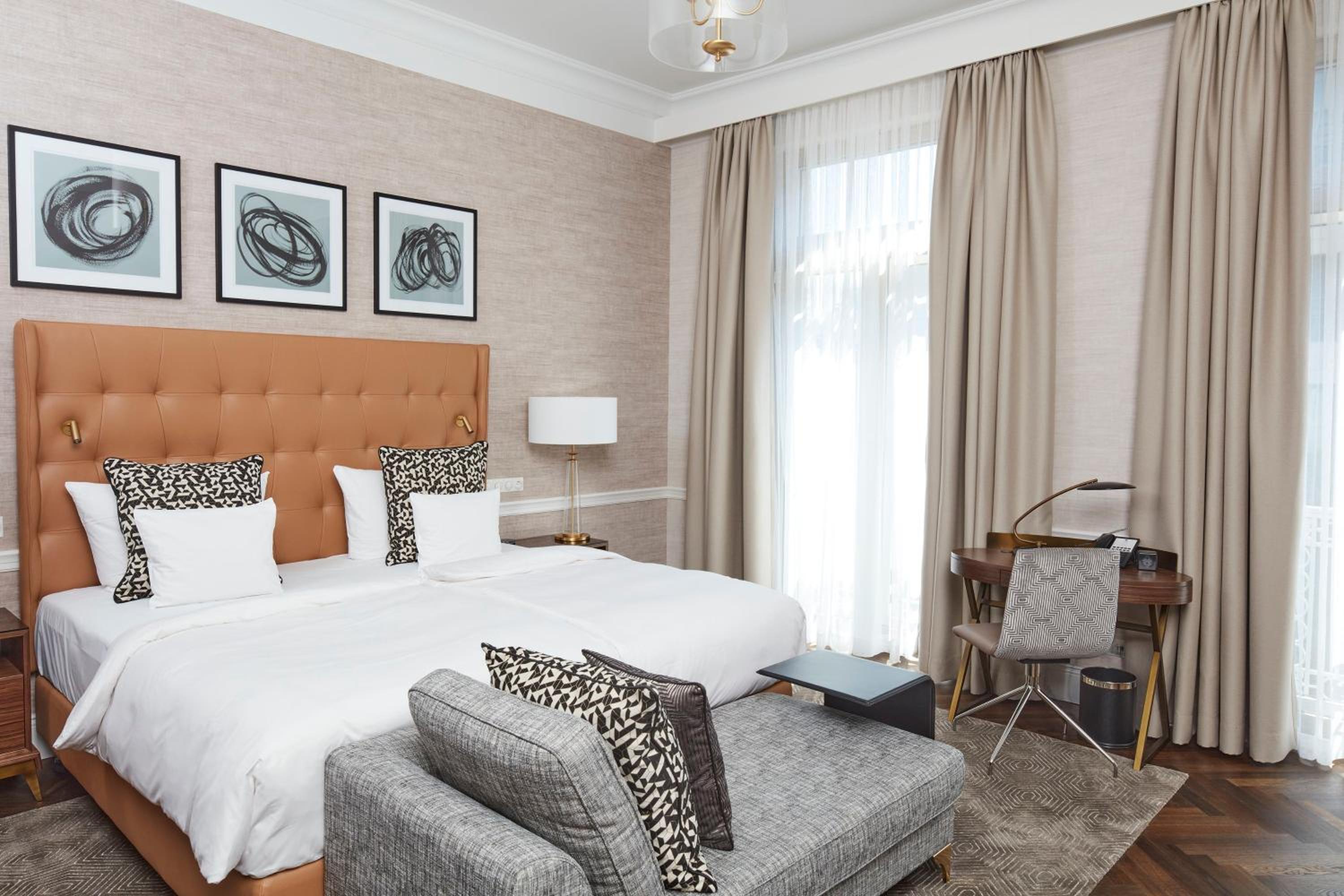Deluxe Double Room - Photo 9