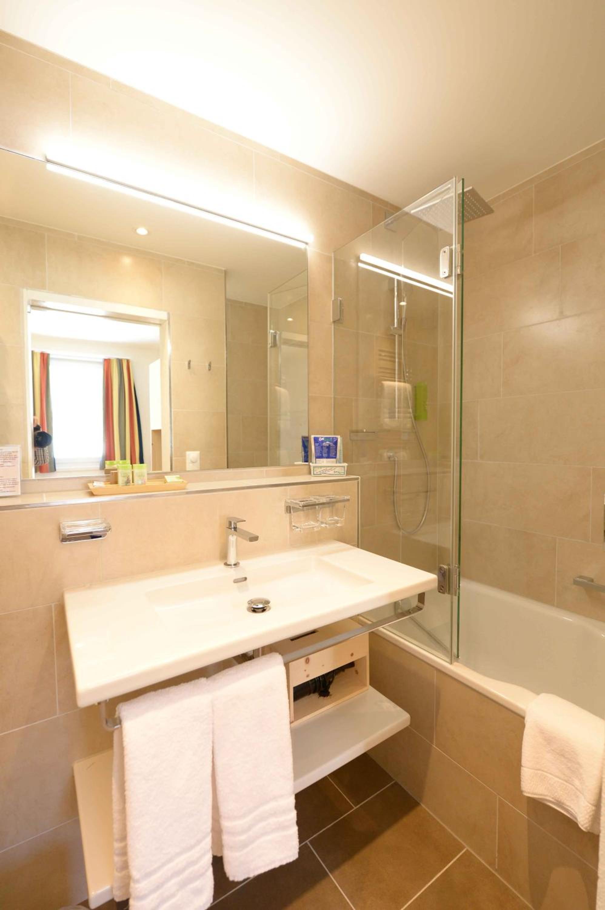 Comfort Double Room thumbnail 5