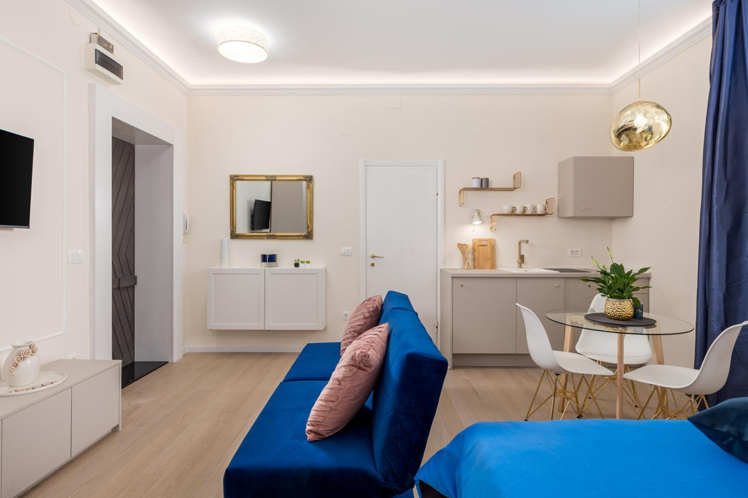 One-Bedroom Apartment - Photo 1