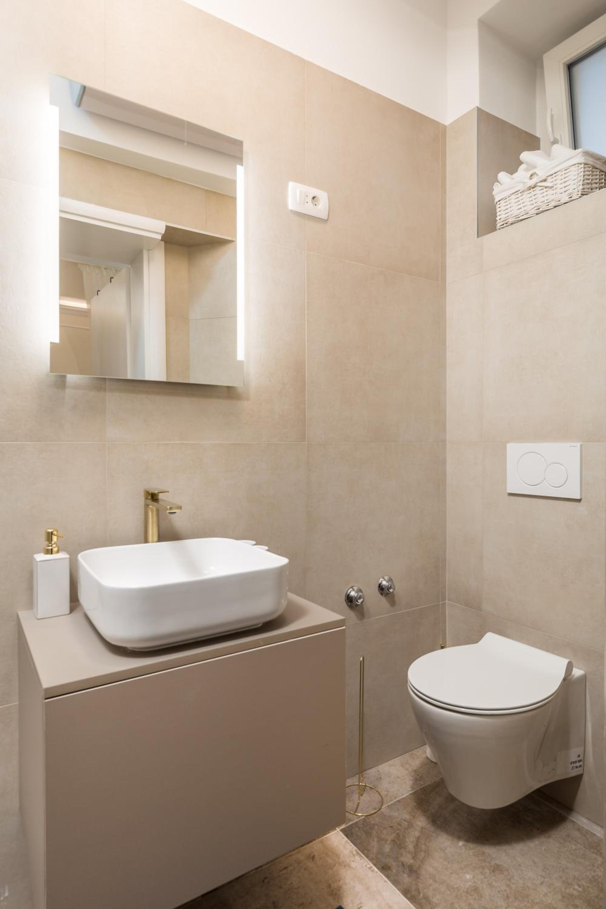 One-Bedroom Apartment - Photo 3