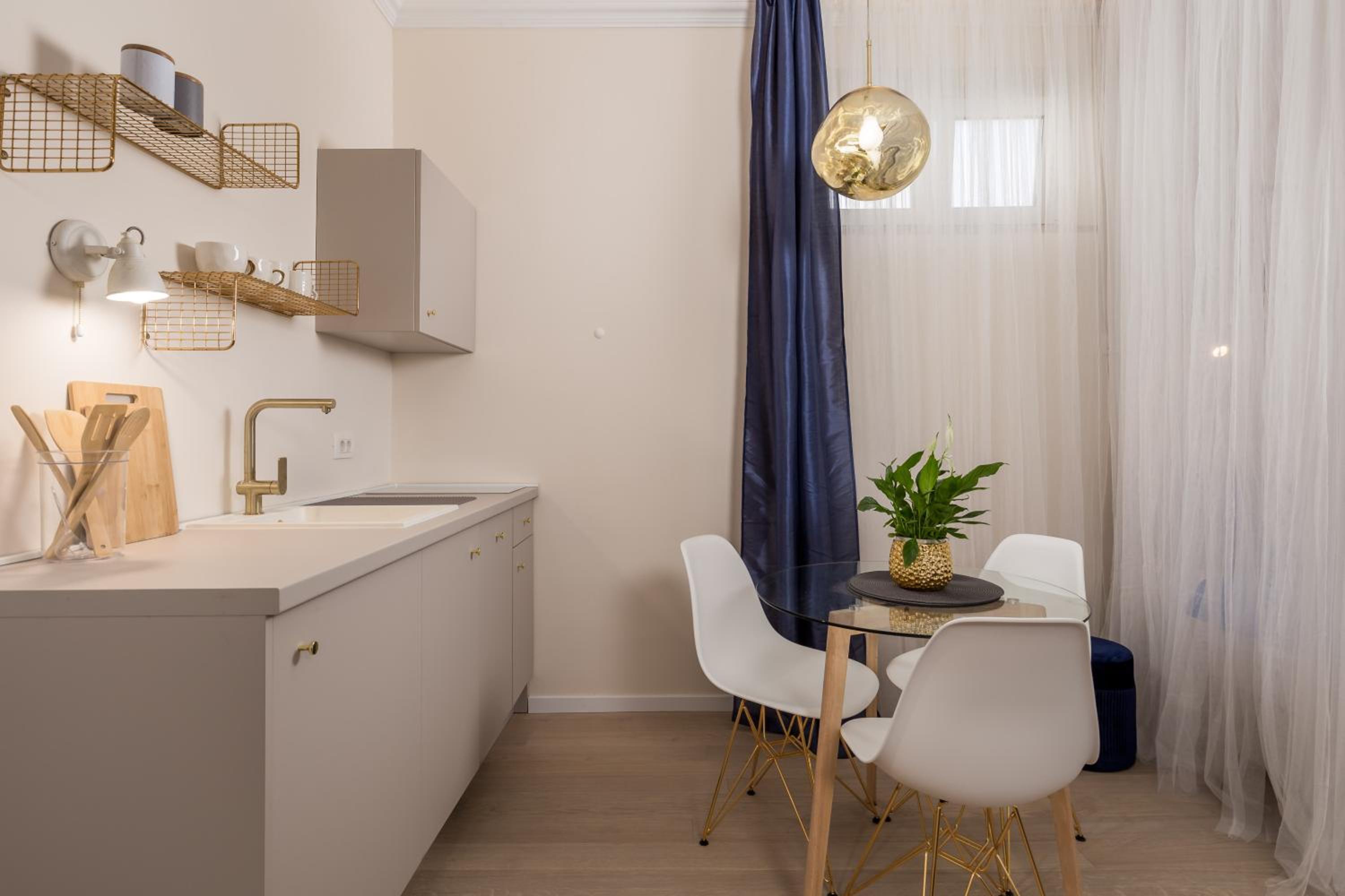 One-Bedroom Apartment - Photo 4