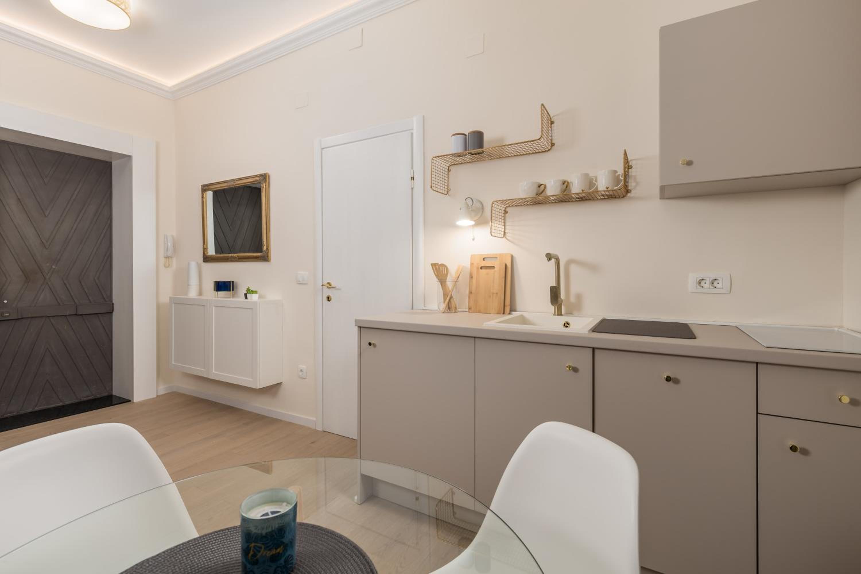 One-Bedroom Apartment - Photo 5