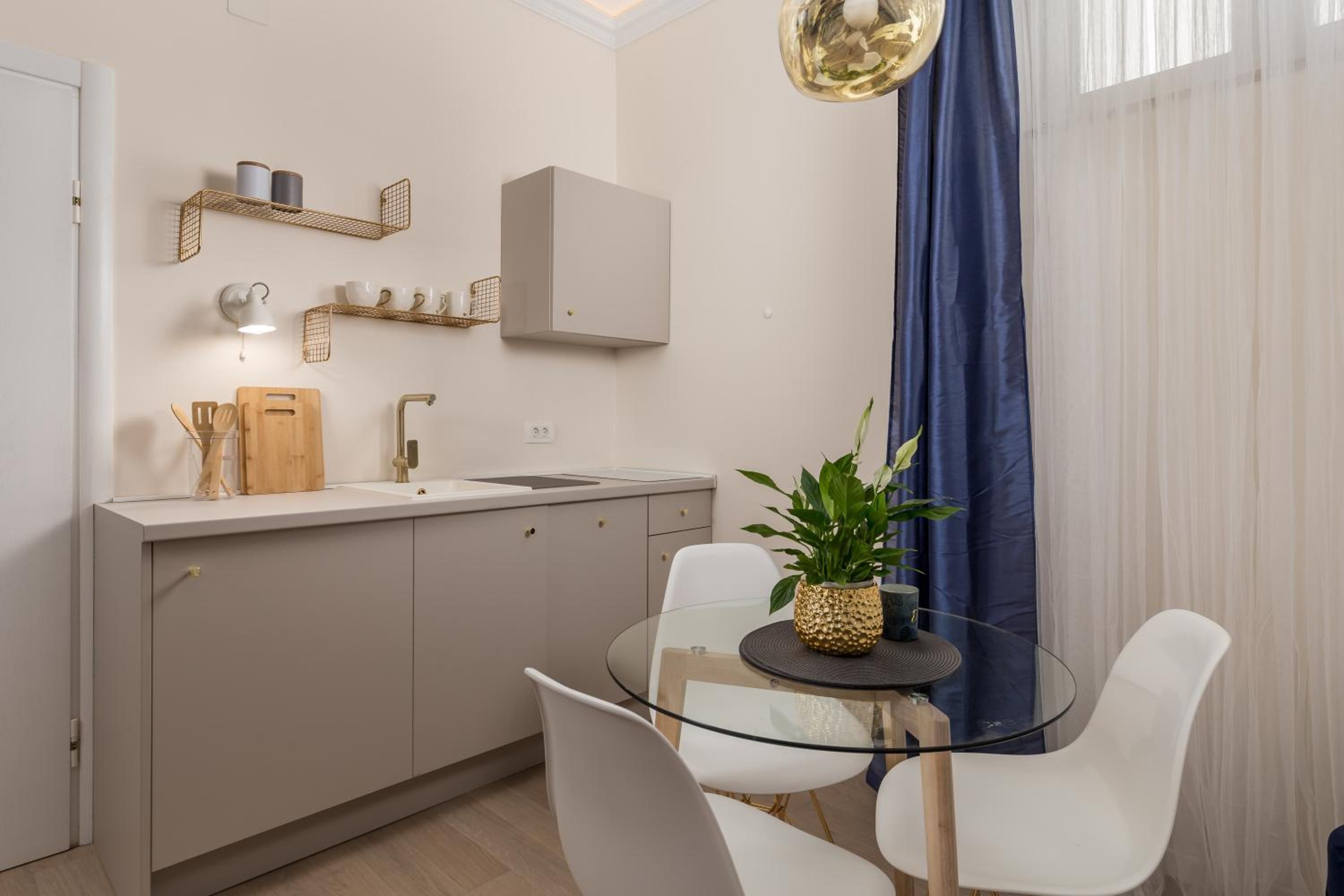 One-Bedroom Apartment - Photo 6