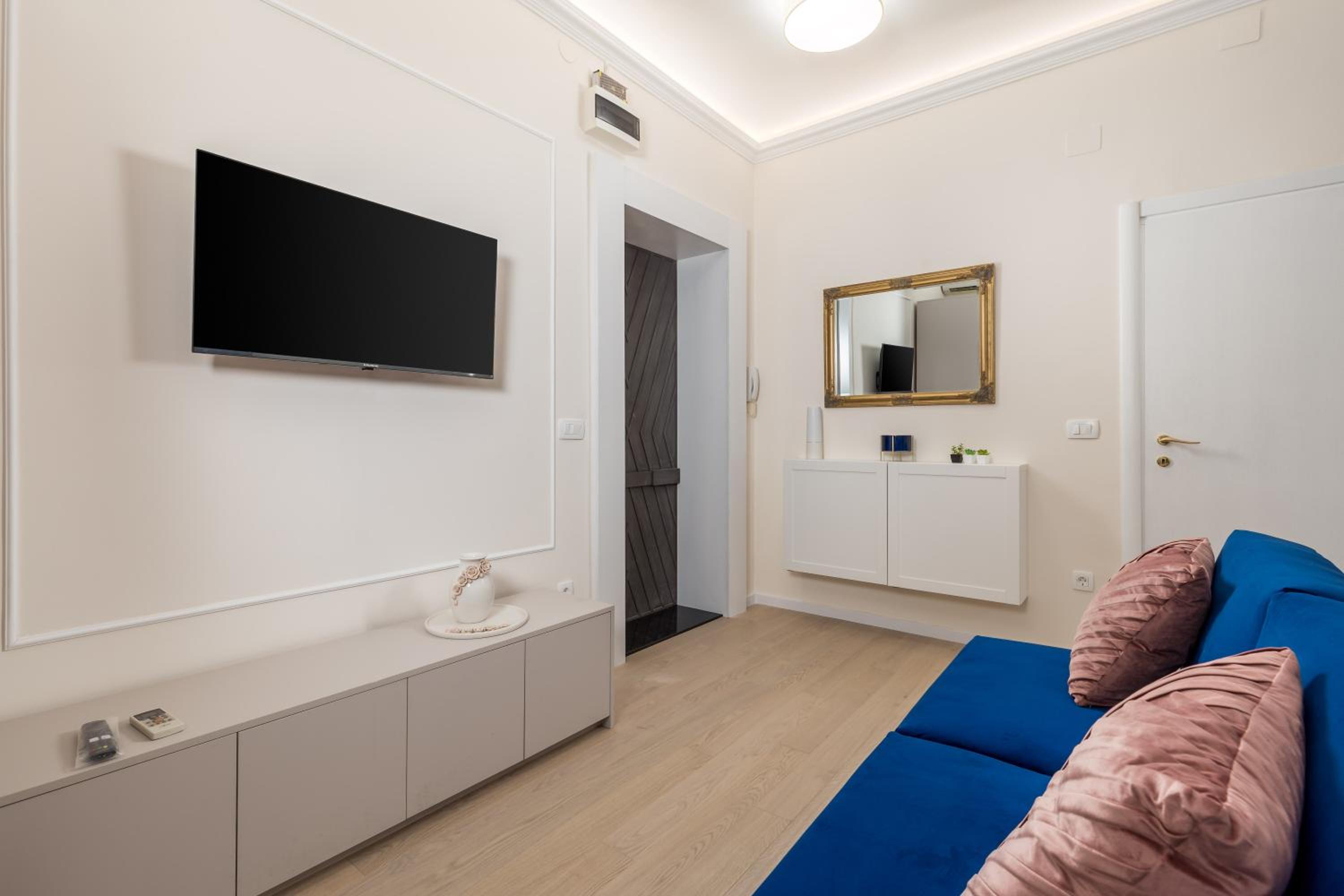 One-Bedroom Apartment - Photo 12