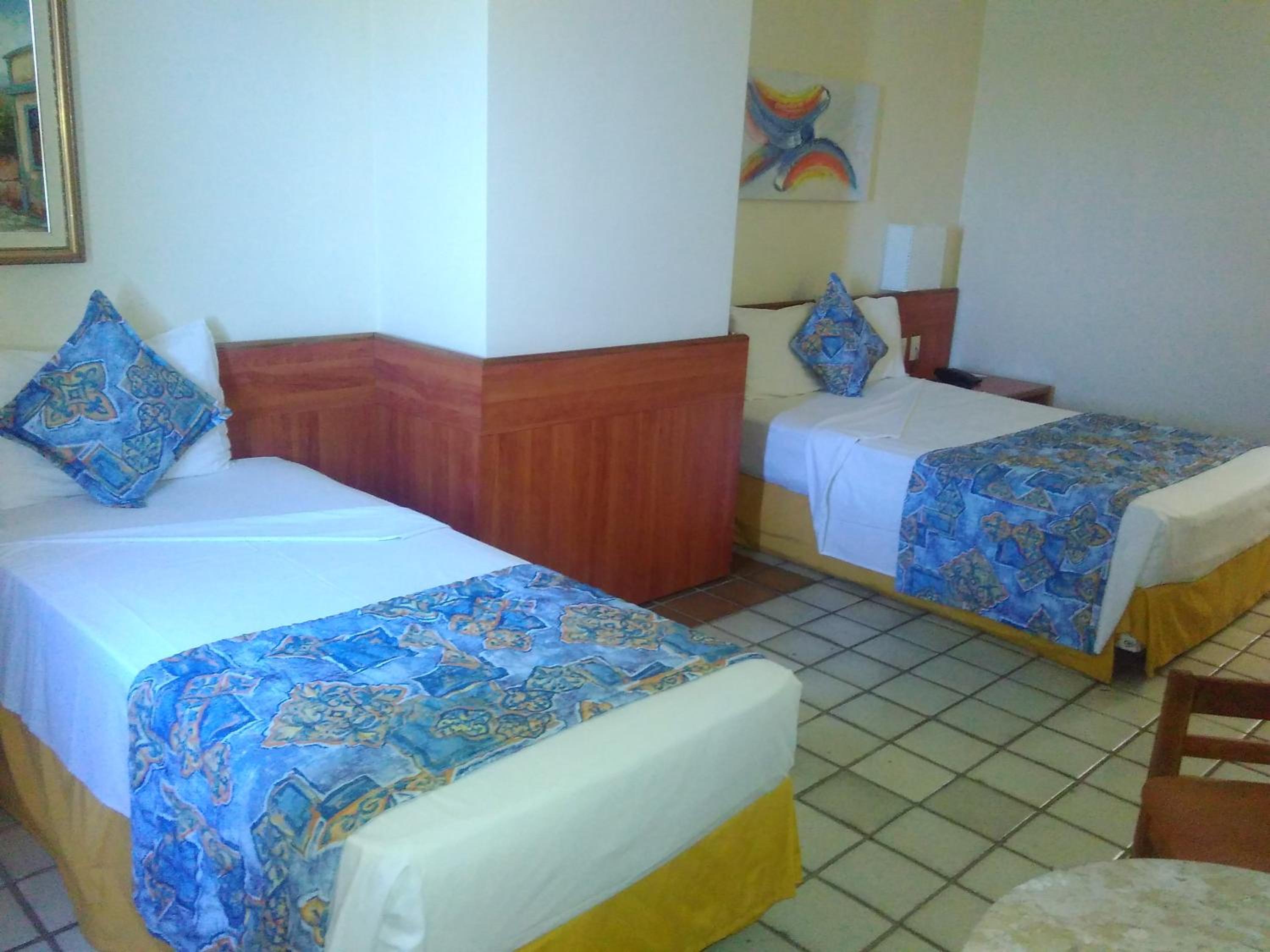 Standard Twin Room - Photo 1