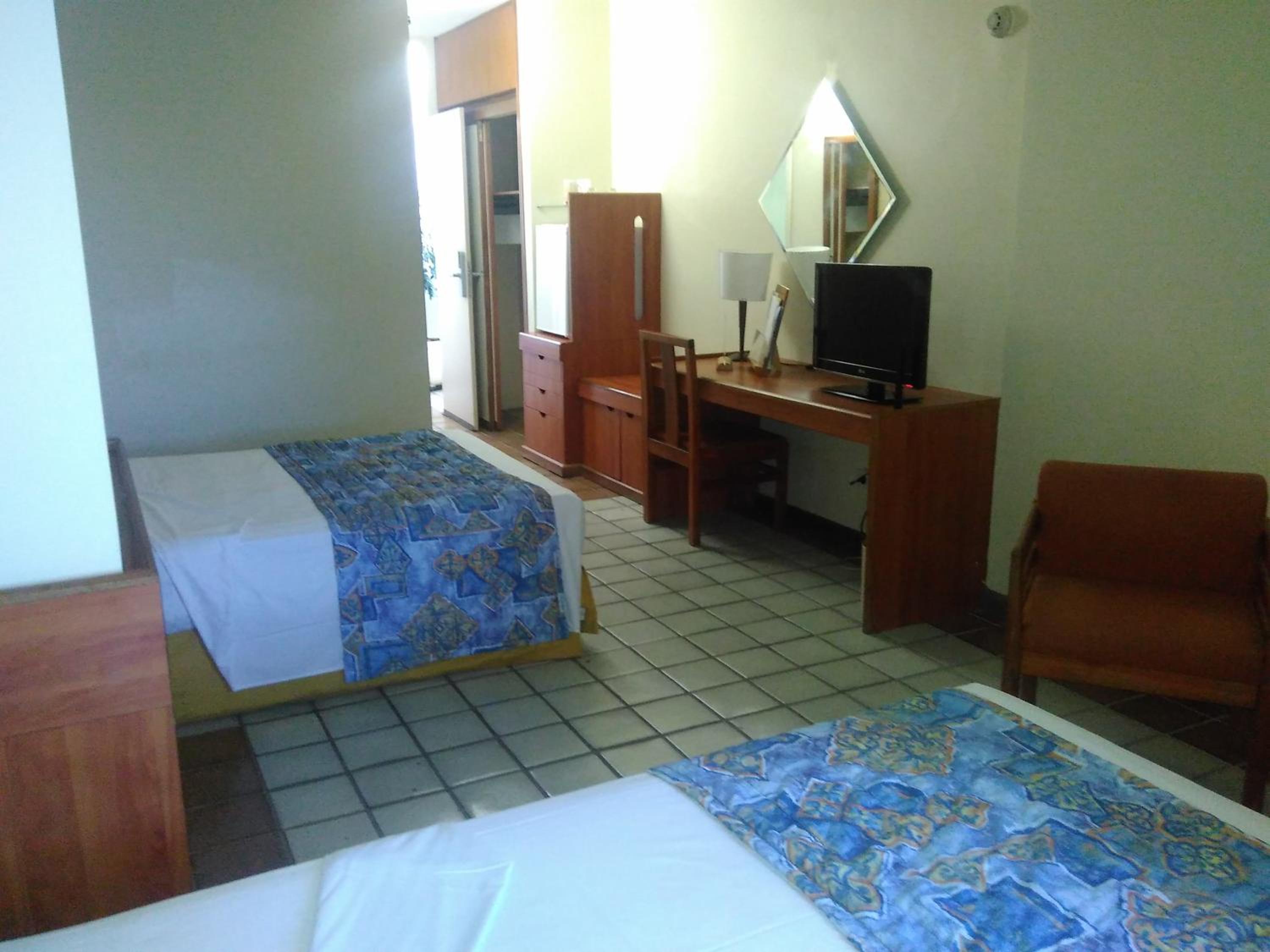 Standard Twin Room - Photo 2