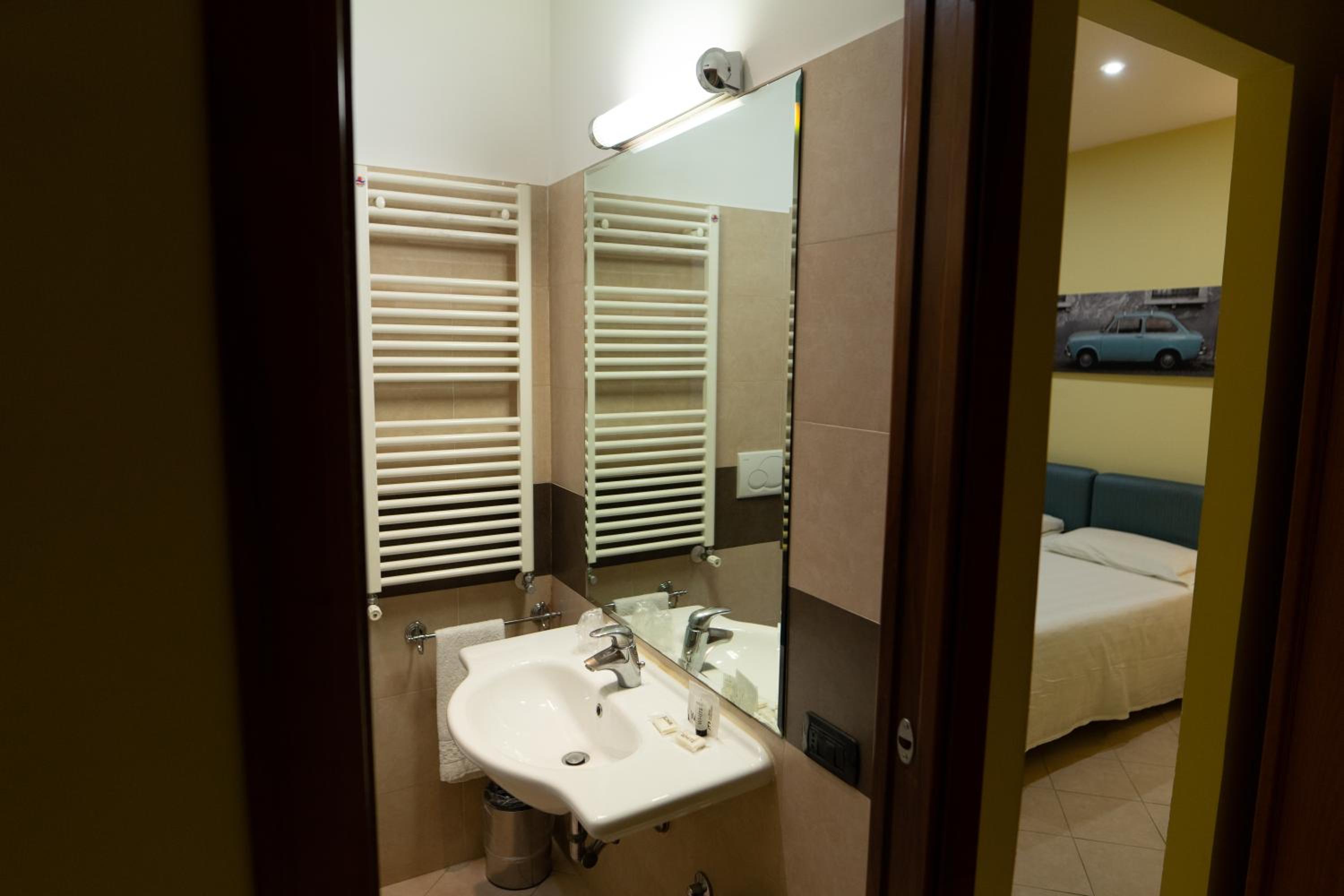Single Room photo 3