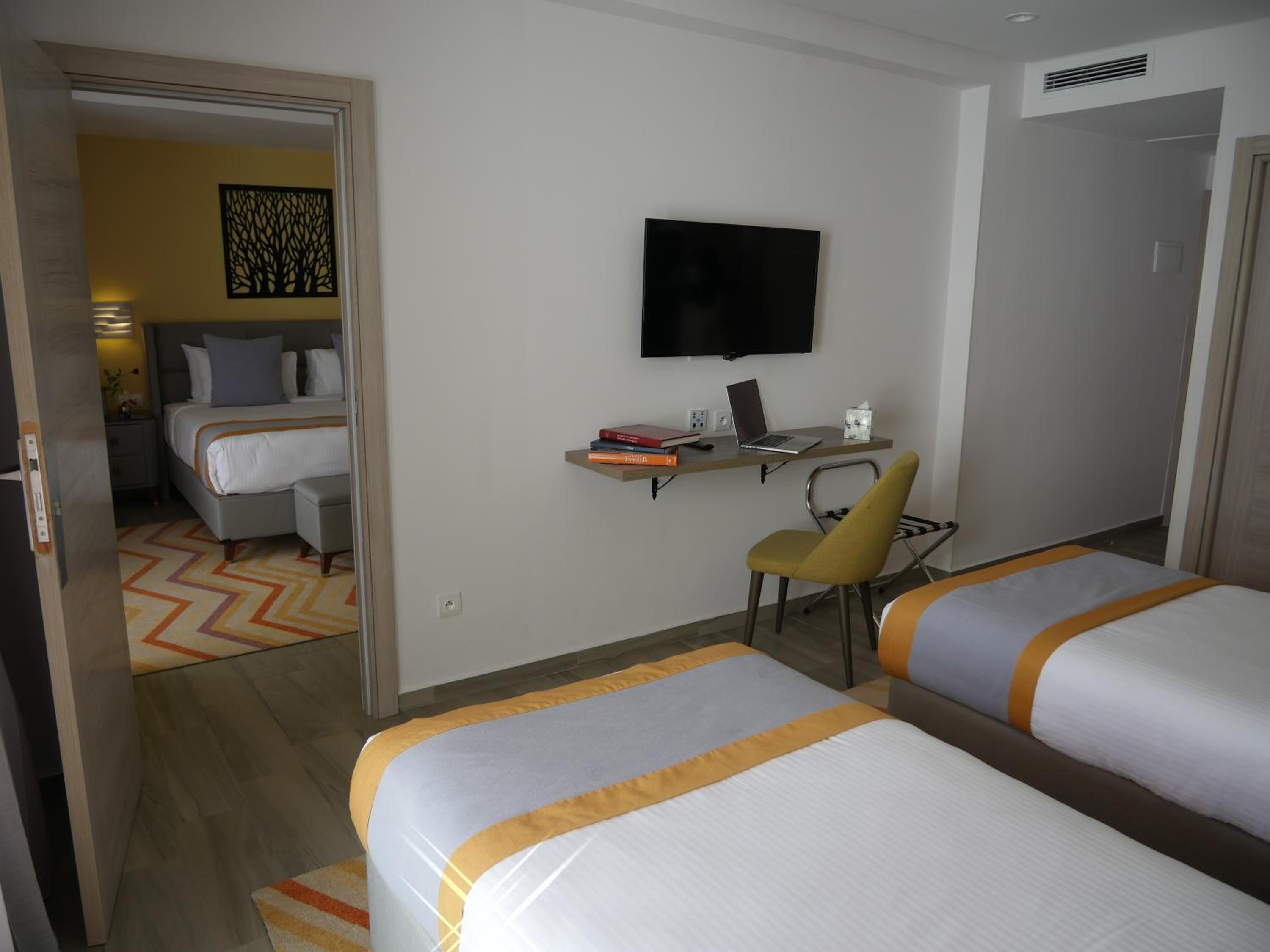 Deluxe Twin Room - Photo 8