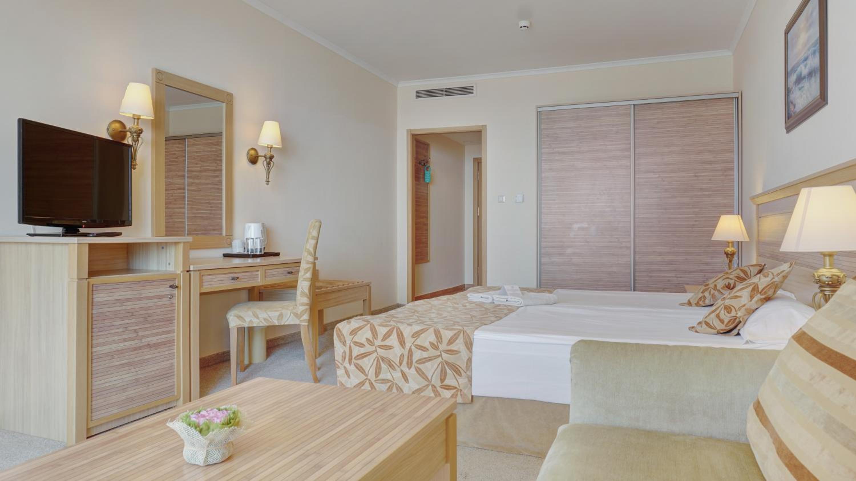 Standard Twin Room with Sea View for Single Use