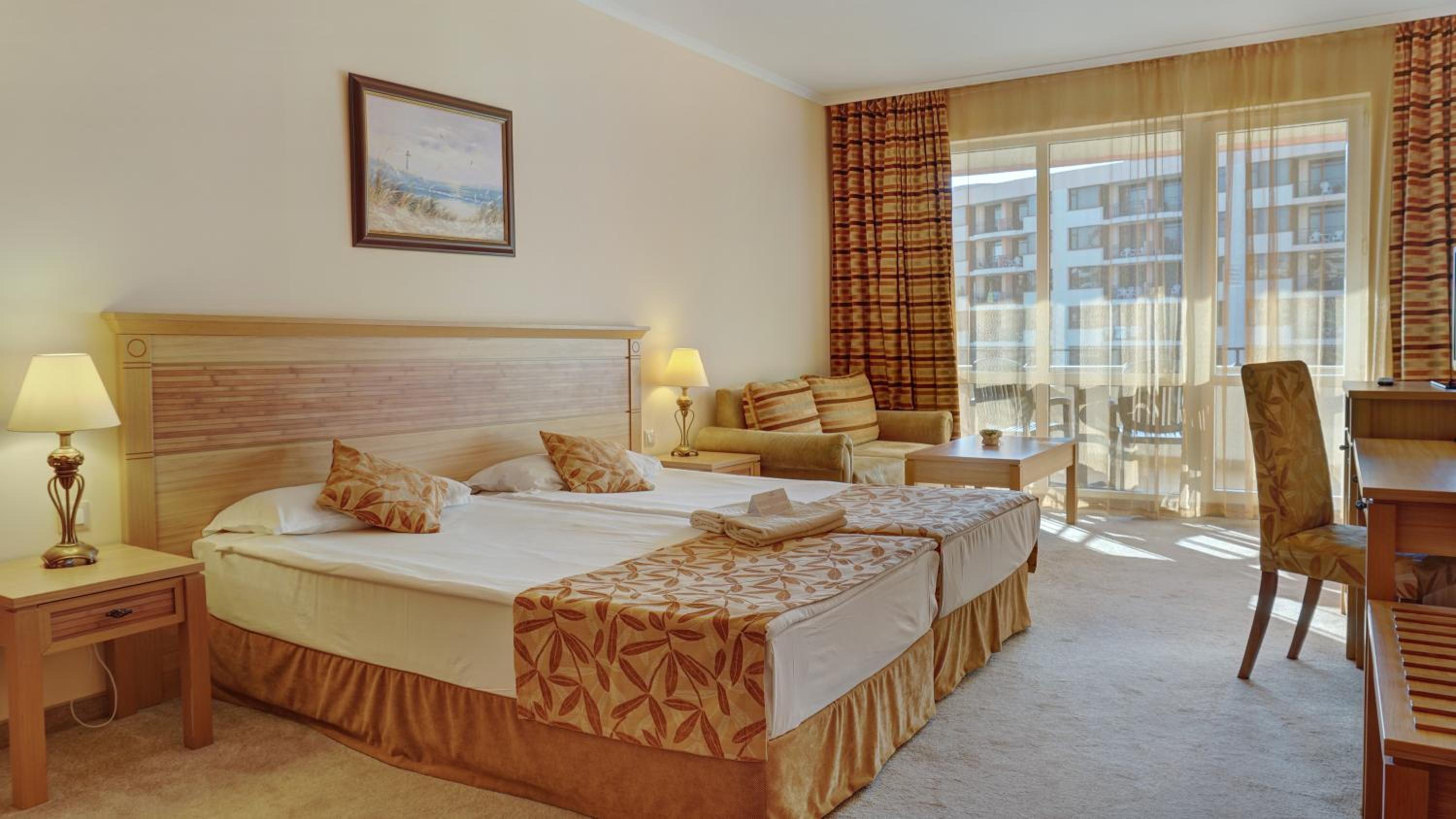 Standard Twin Room (Low Floor) thumbnail 6