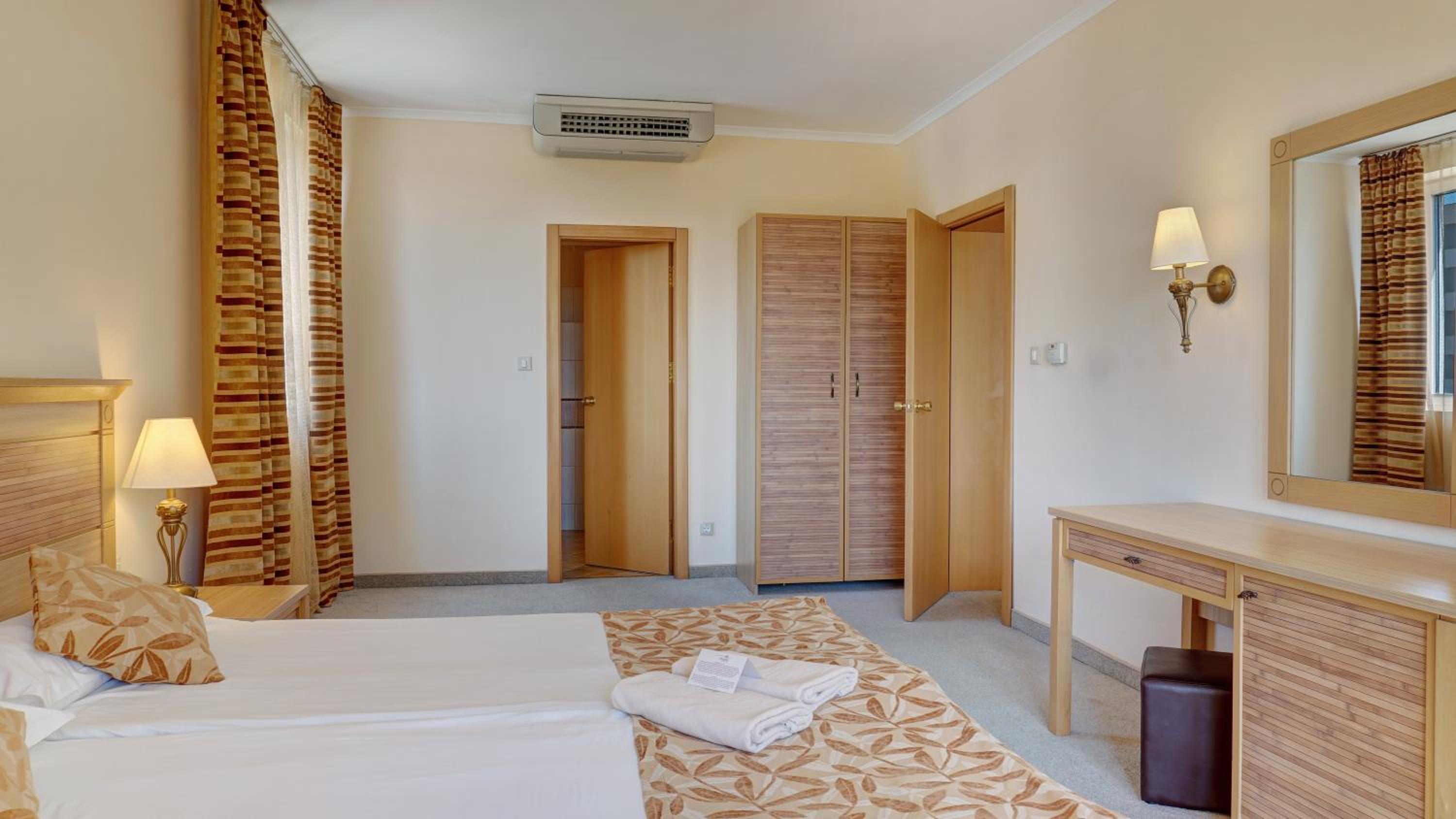 Standard One-Bedroom Apartment thumbnail 6