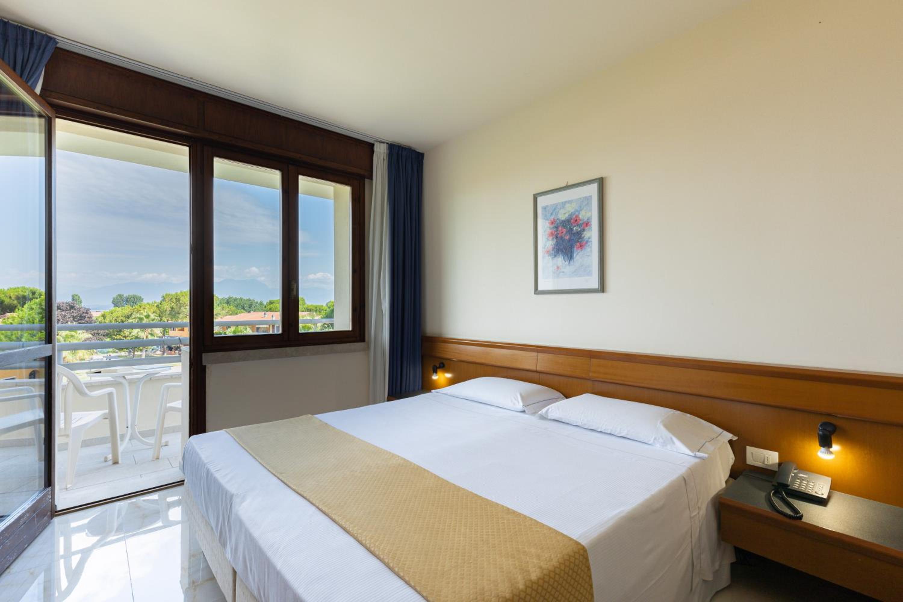 Standard Double or Twin Room - Photo 1