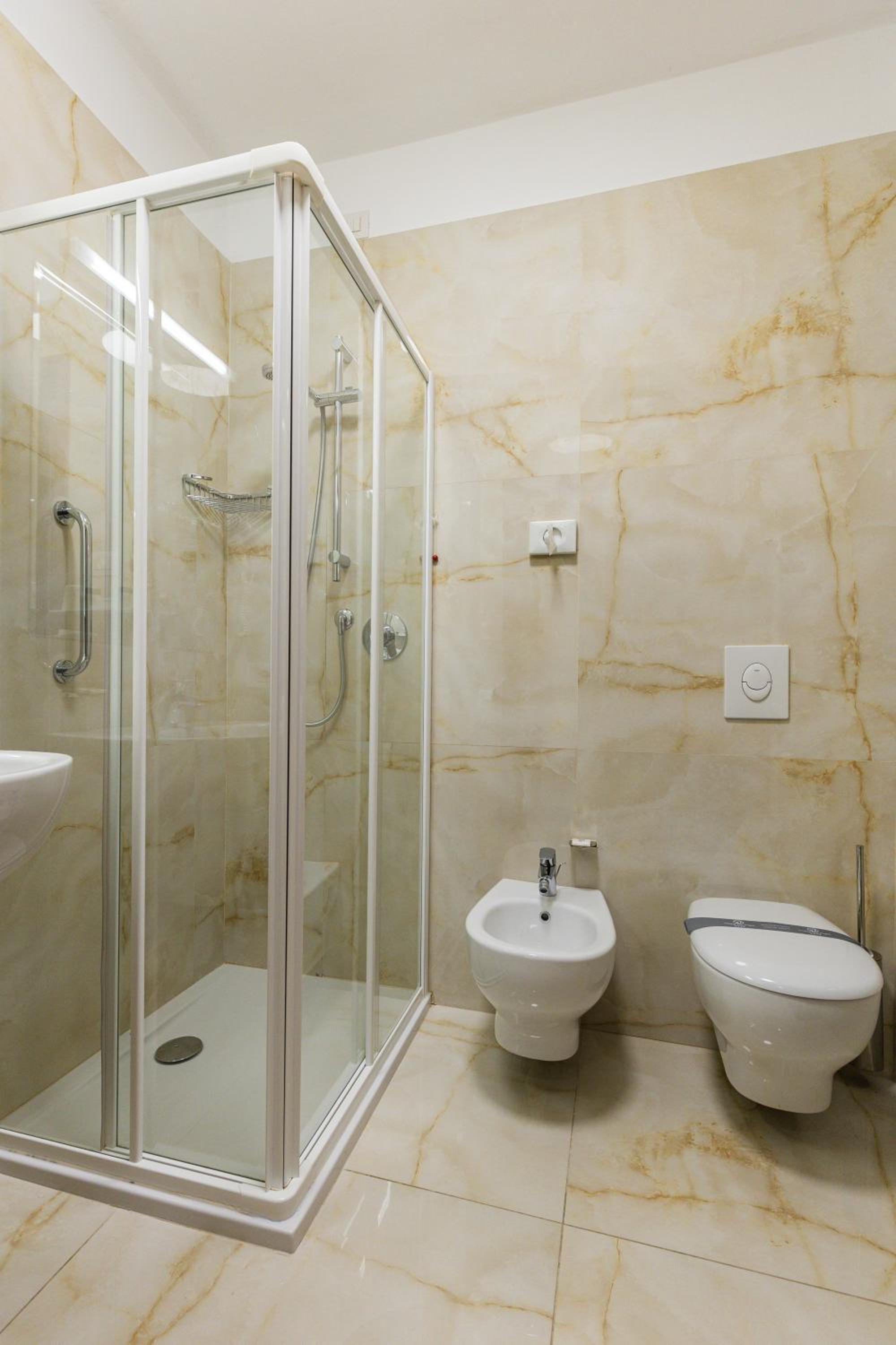 Standard Double or Twin Room - Photo 2