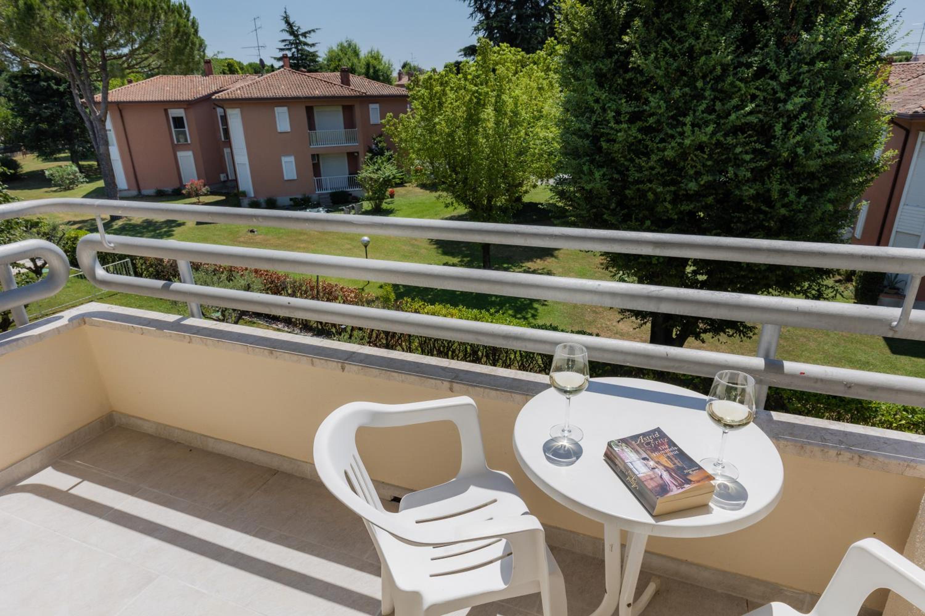 Junior Suite with Garden View - Photo 3