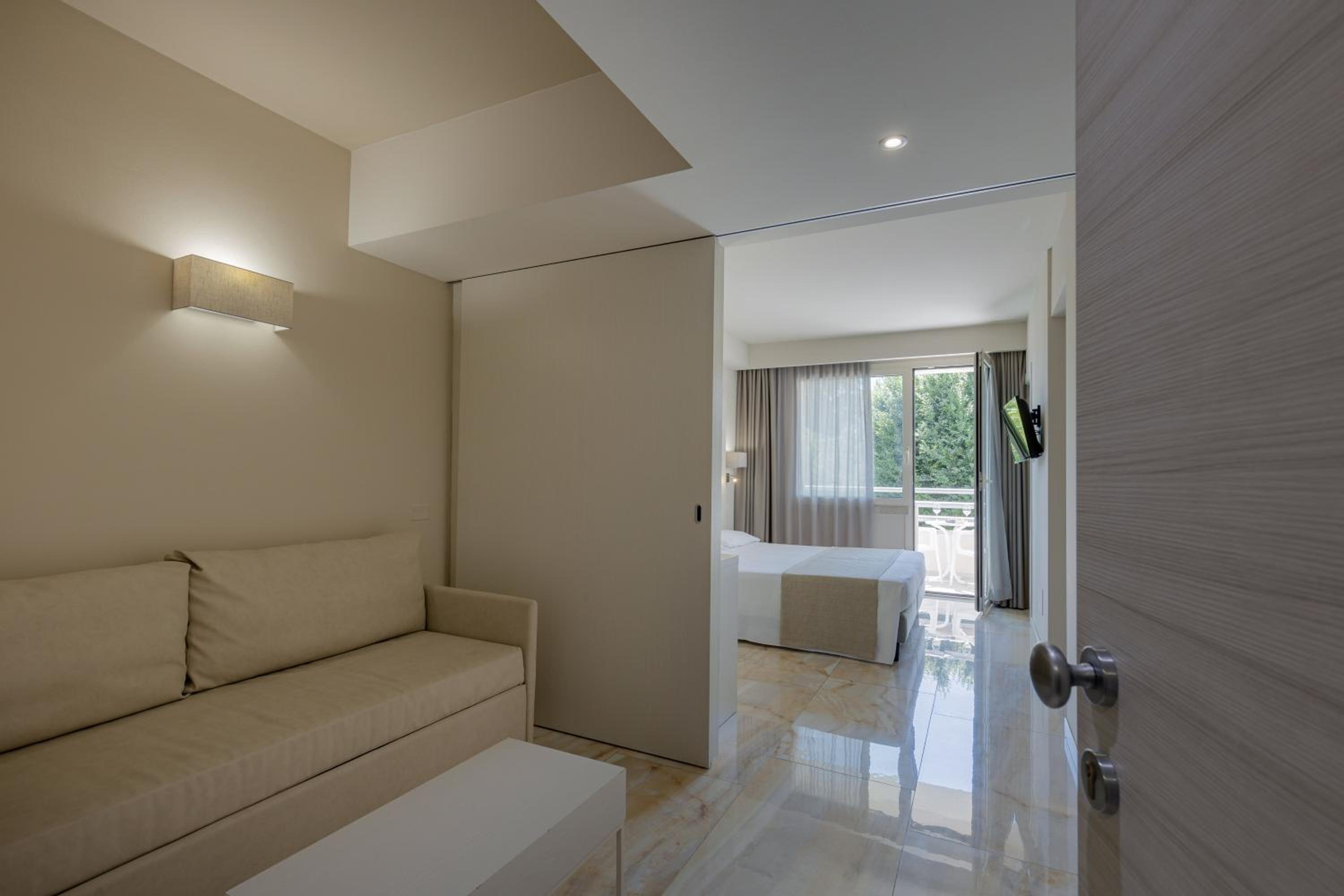 Junior Suite with Garden View - Photo 2