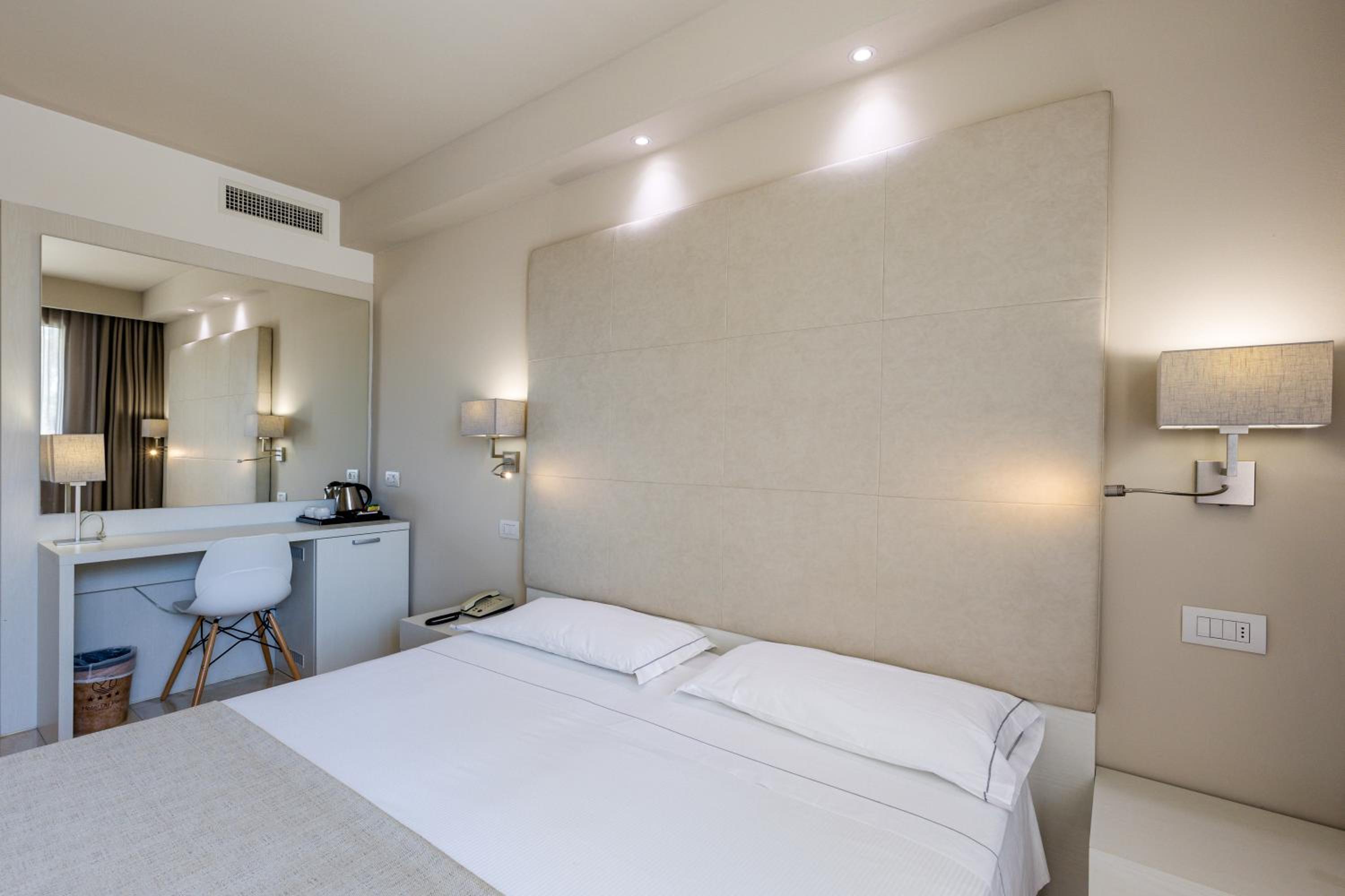 Junior Suite with Garden View - Photo 9
